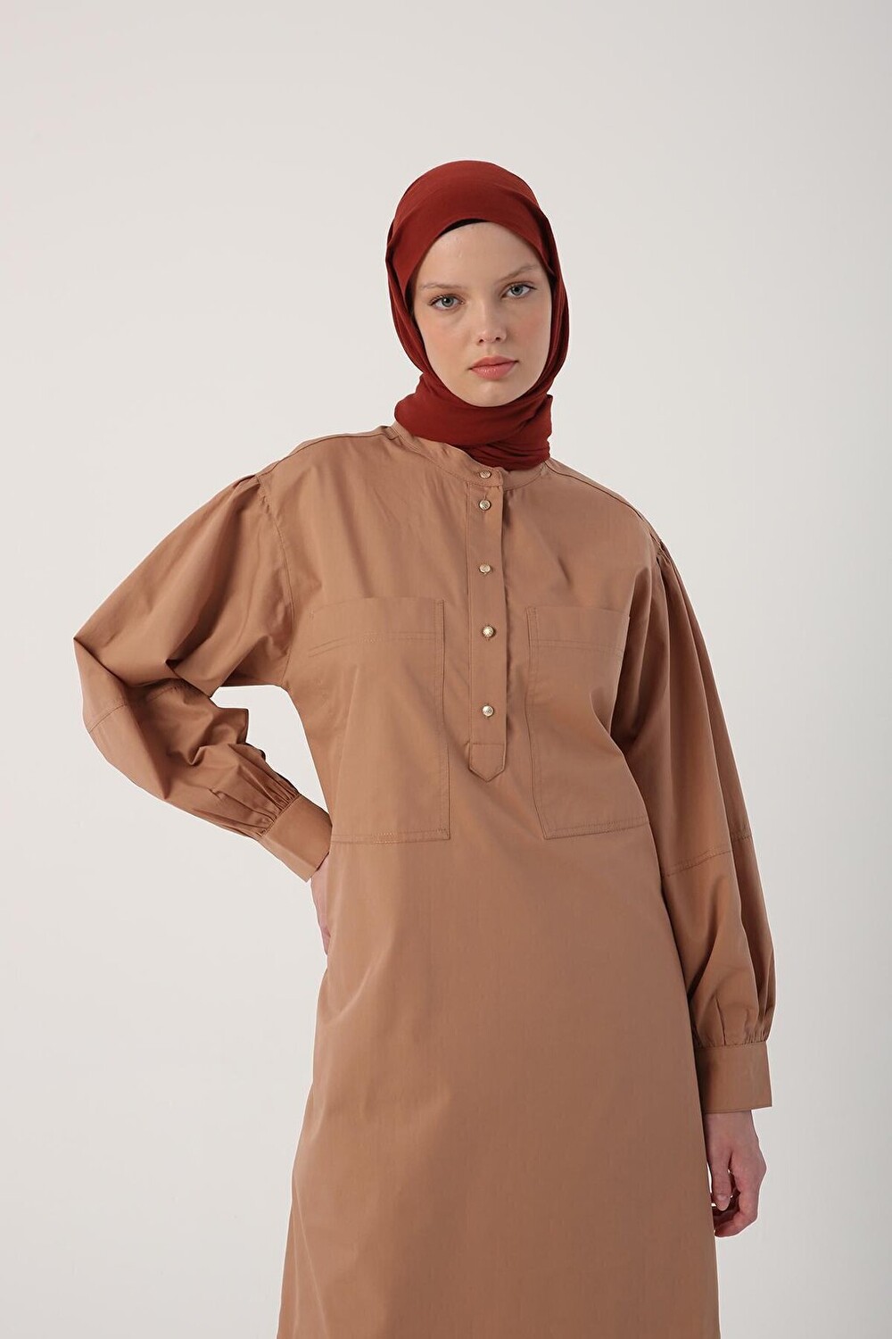 Длинная туника овального кроя Toprak Oversize из 100 % хлопка с большими карманами и юбкой ALL DAY
Длинная туника овального кроя Toprak Oversize из 100 % хлопка с большими карманами и юбкой ALL DAY