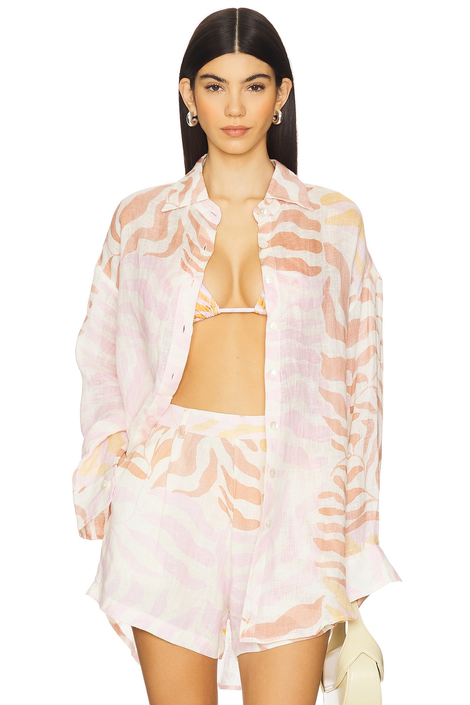 Пляжная льняная рубашка в мужском стиле Vitamin A, gold coast
Пляжная льняная рубашка в мужском стиле Vitamin A, gold coast