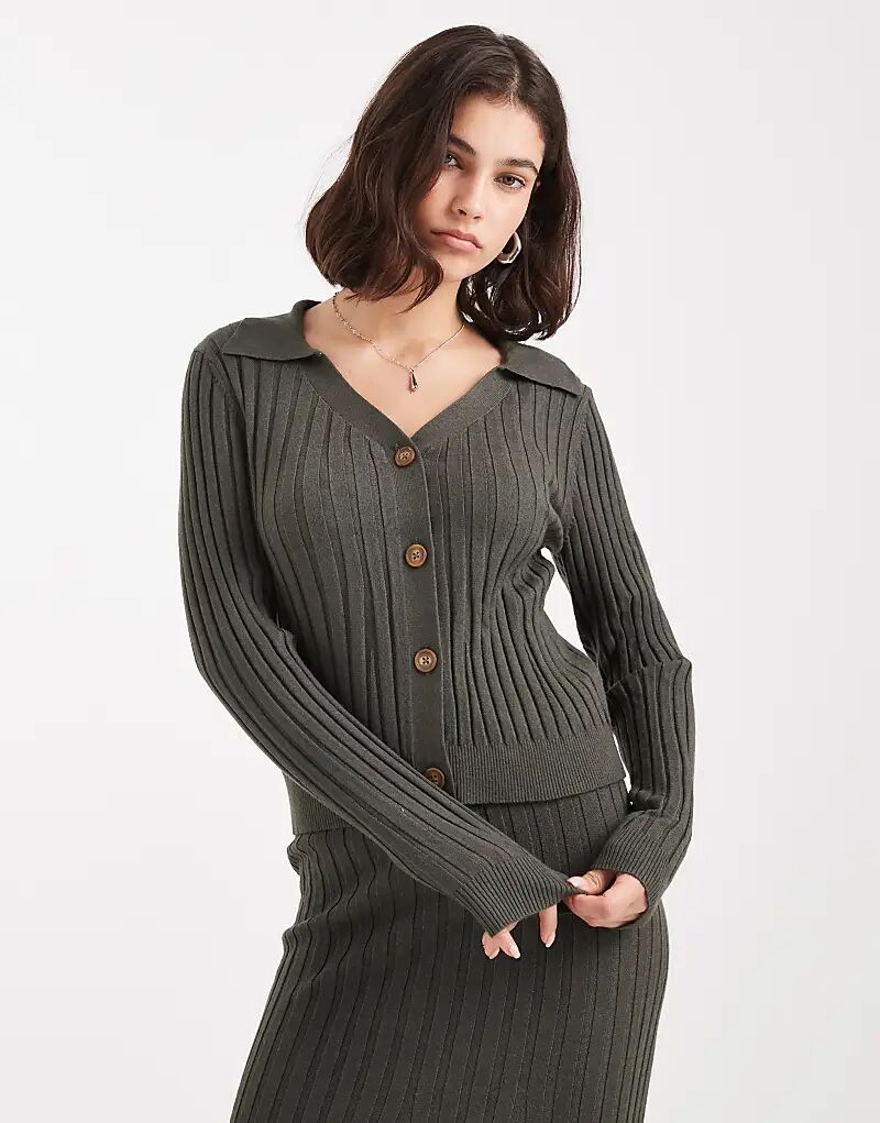 Трикотажное поло с пуговицами спереди, цвет темно-зеленый хаки
Трикотажное поло с пуговицами спереди, цвет темно-зеленый хаки