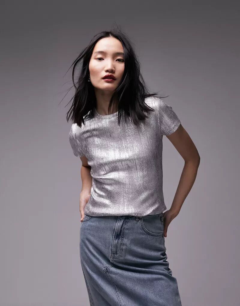 Футболка Topshop с принтом серебряной фольги 
Футболка Topshop с принтом серебряной фольги