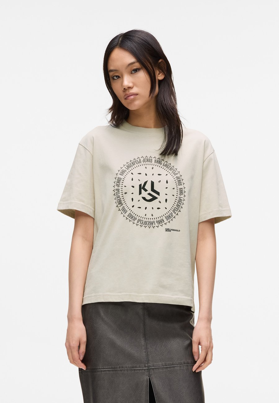 Футболка Karl Lagerfeld Jeans BANDANA LOGO, Moonstruck/Grey
Футболка Karl Lagerfeld Jeans BANDANA LOGO, Moonstruck/Grey