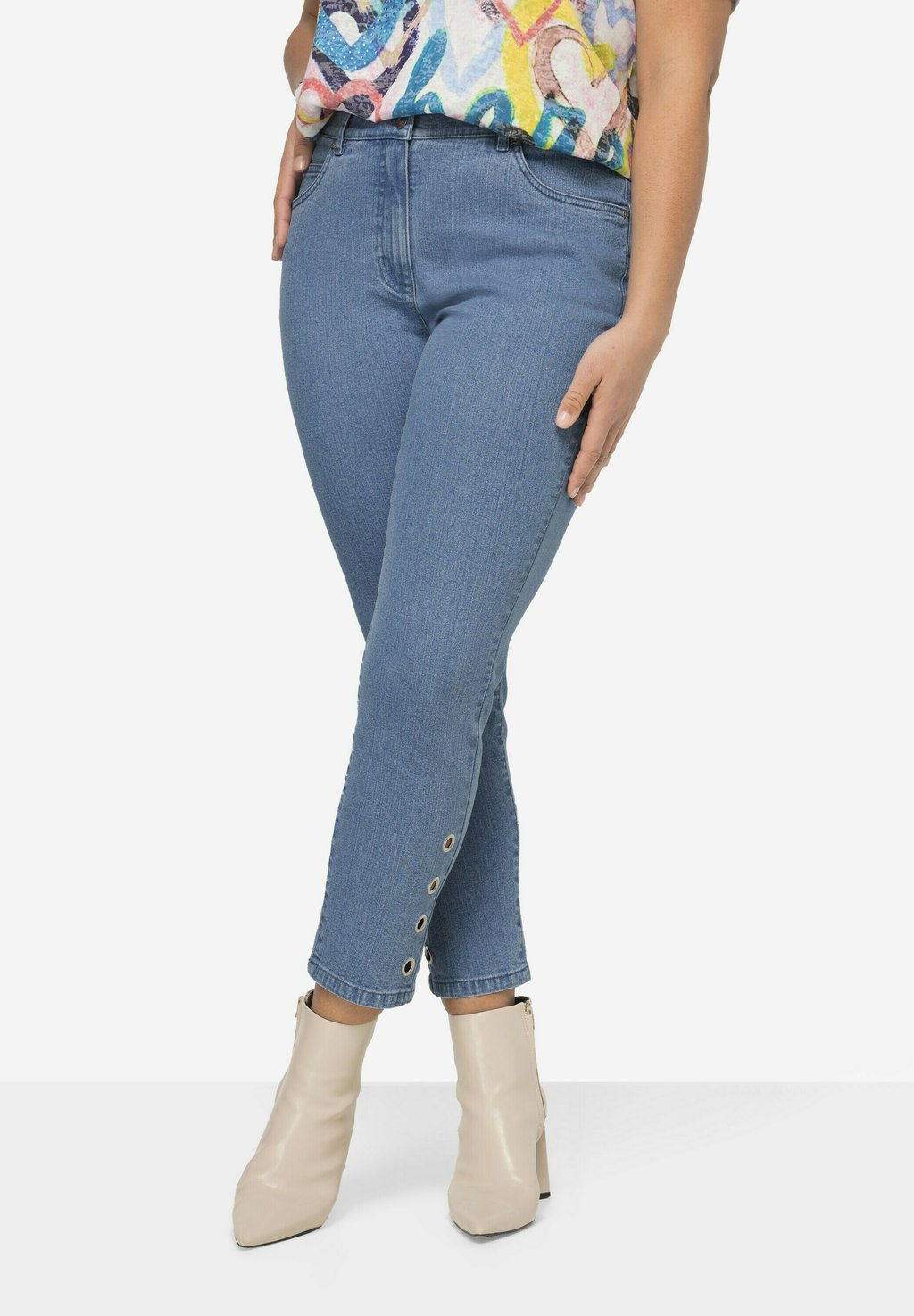 Джинсы облегающего кроя 5-POCKET SEMI-ELASTIC WAIST WITH DECORATIVE HEM EYELETS MIAMODA, деним
Джинсы облегающего кроя 5-POCKET SEMI-ELASTIC WAIST WITH DECORATIVE HEM EYELETS MIAMODA, деним