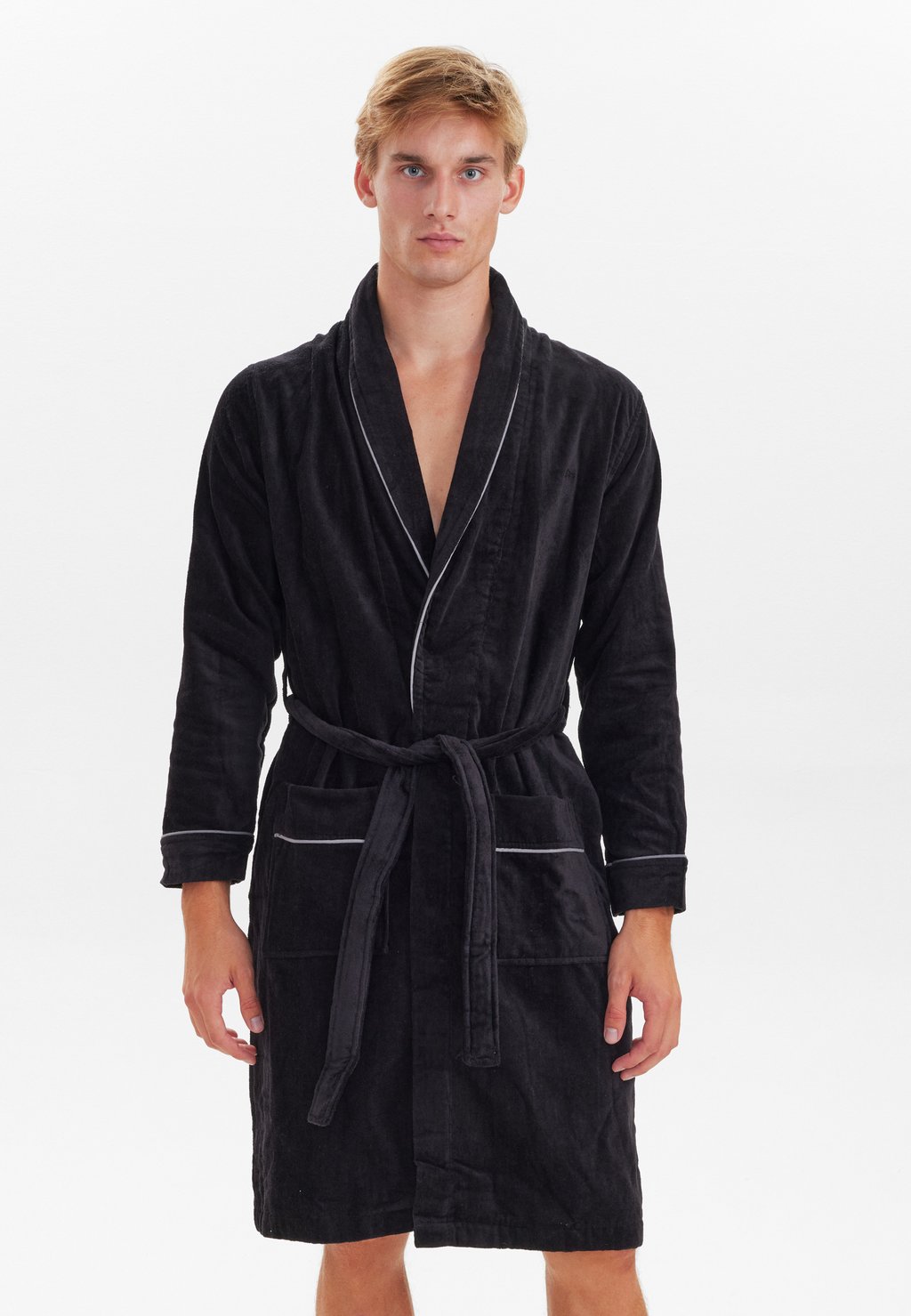 Халат BATHROBE JBS, черный
Халат BATHROBE JBS, черный