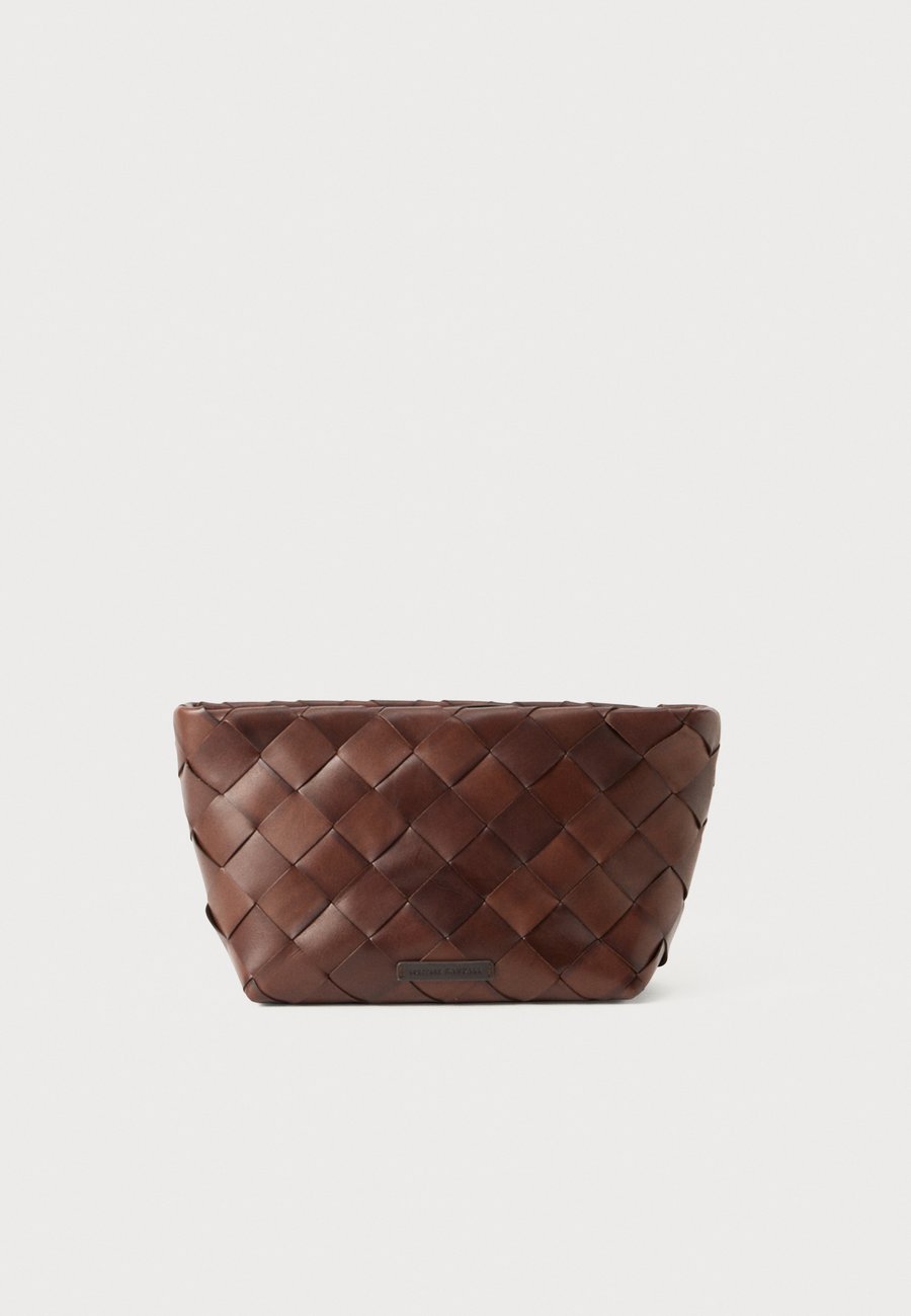 Клатч Loeffler Randall WIDE SQUARE WOVEN CLUTCH, Chocolate/Brown
Клатч Loeffler Randall WIDE SQUARE WOVEN CLUTCH, Chocolate/Brown
