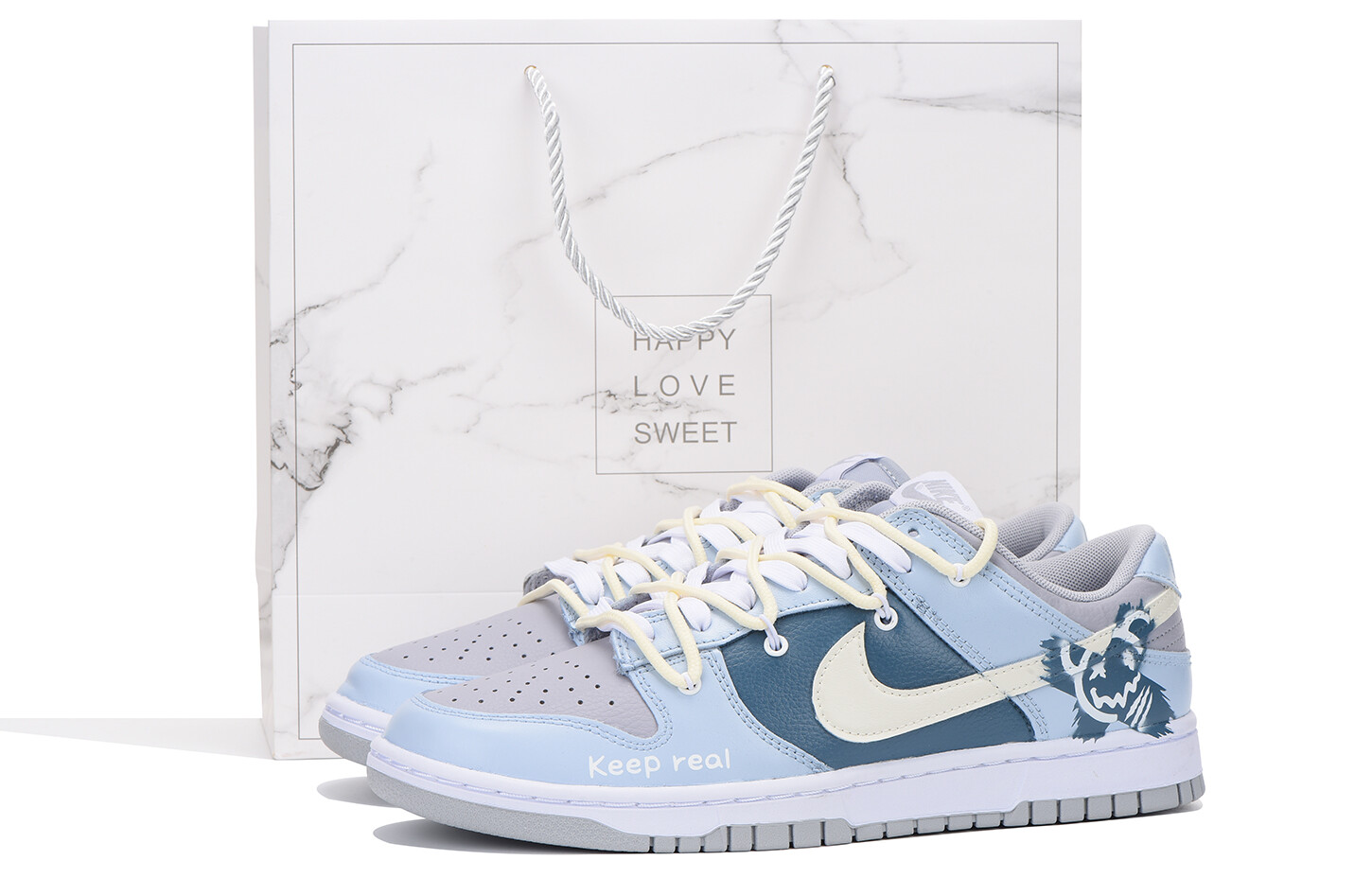 Мужские кроссовки для скейтбординга Nike Dunk, Light Blue
Мужские кроссовки для скейтбординга Nike Dunk, Light Blue
