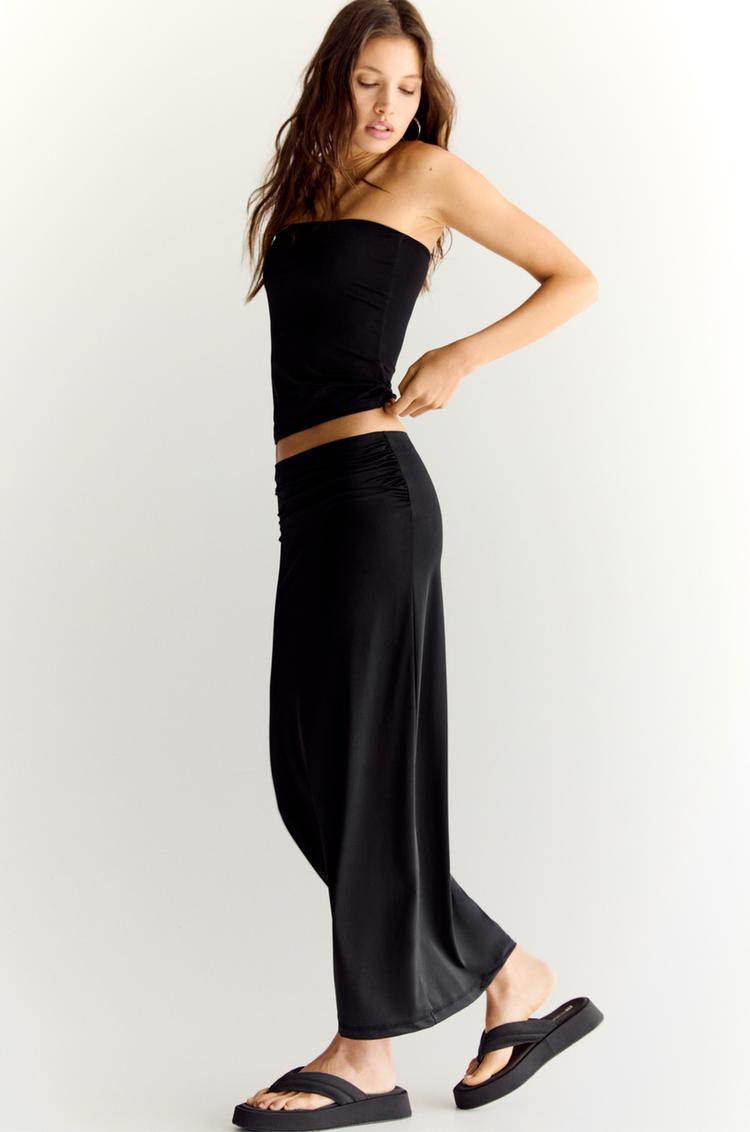 Юбка миди из полиамида со сборками Pull And Bear, черный
Юбка миди из полиамида со сборками Pull And Bear, черный