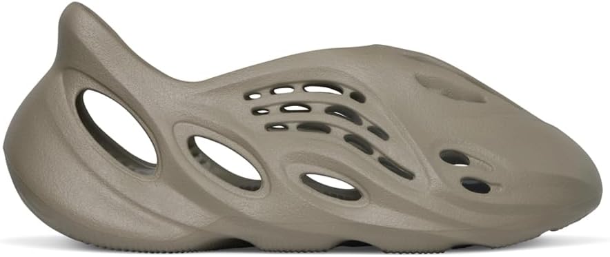 Мужские слипоны-сандалии adidas Yeezy Foam RNR, коричневый
Мужские слипоны-сандалии adidas Yeezy Foam RNR, коричневый