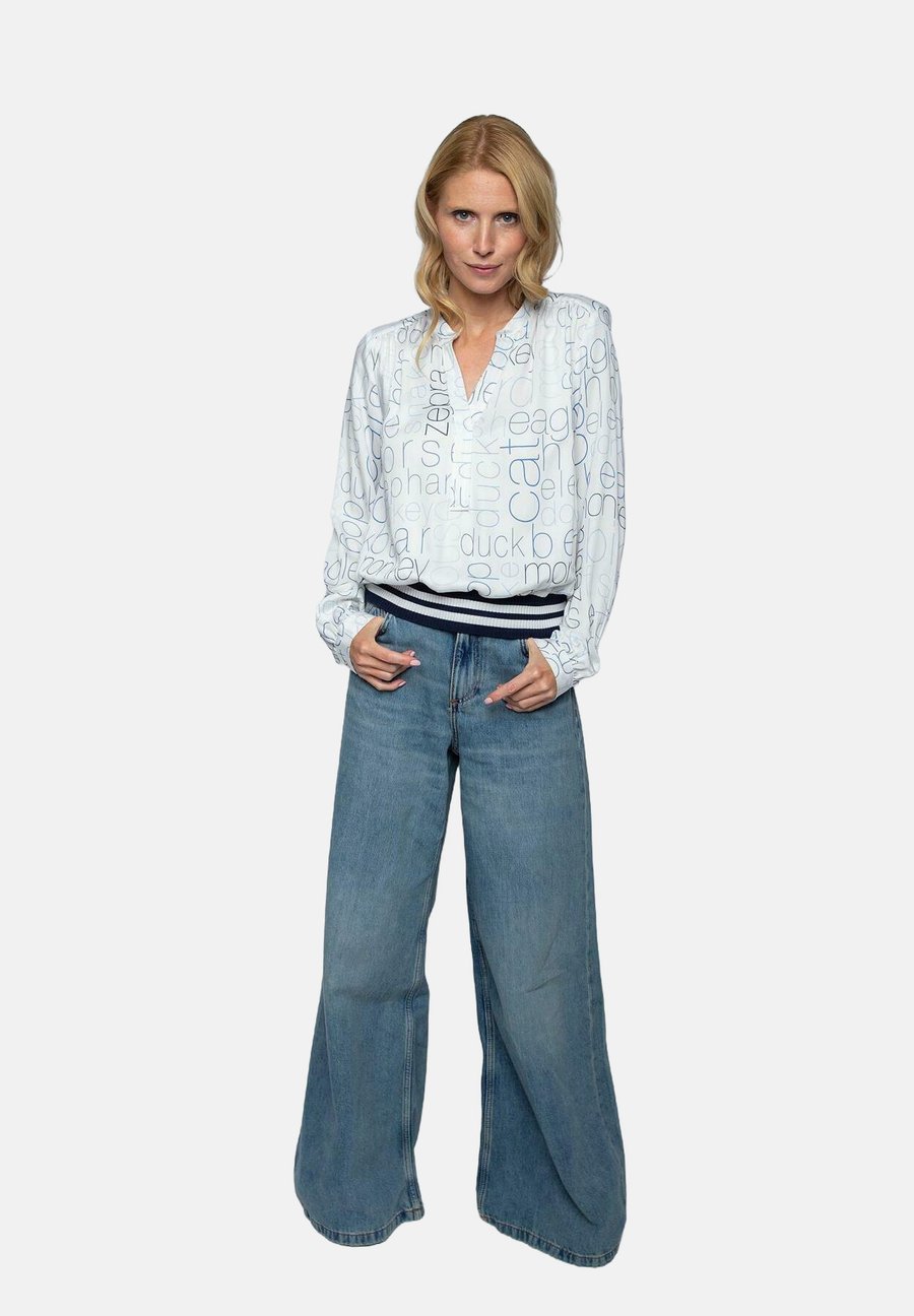 Блуза Emily van den Bergh Blouse, White Blue Letters/White
Блуза Emily van den Bergh Blouse, White Blue Letters/White