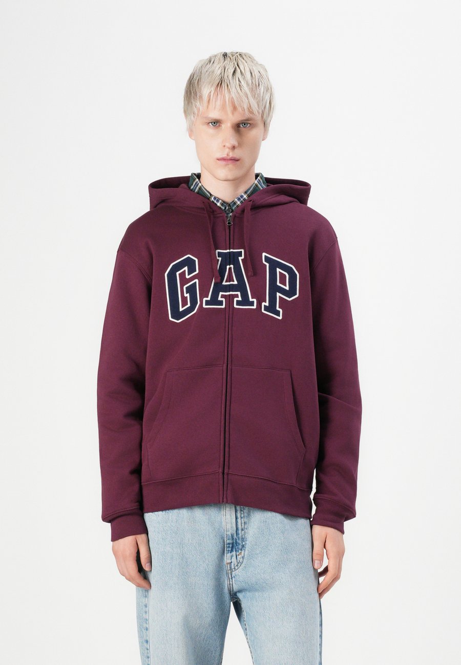 Толстовка GAP HERITAGE LOGO, Tuscan Red/Red
Толстовка GAP HERITAGE LOGO, Tuscan Red/Red