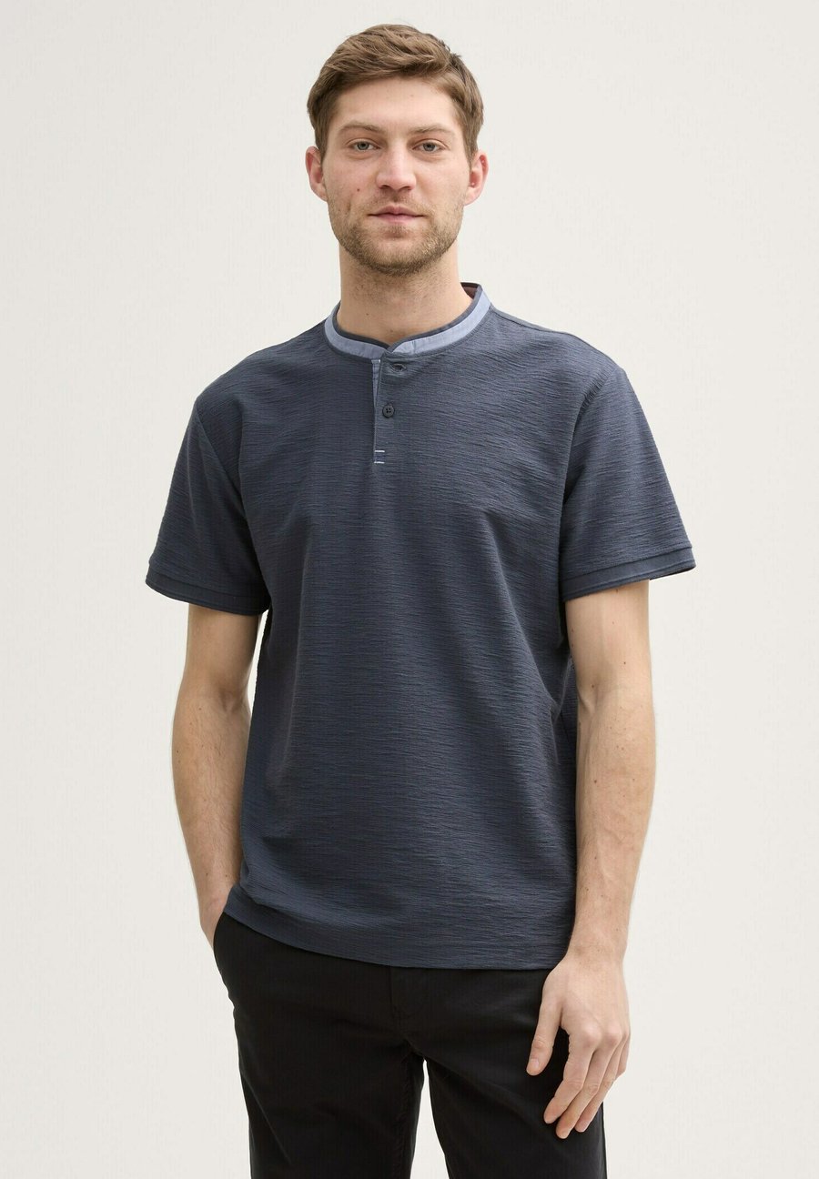 Футболка TOM TAILOR MIT STEHKRAGEN, Blueish Grey/Grey
Футболка TOM TAILOR MIT STEHKRAGEN, Blueish Grey/Grey