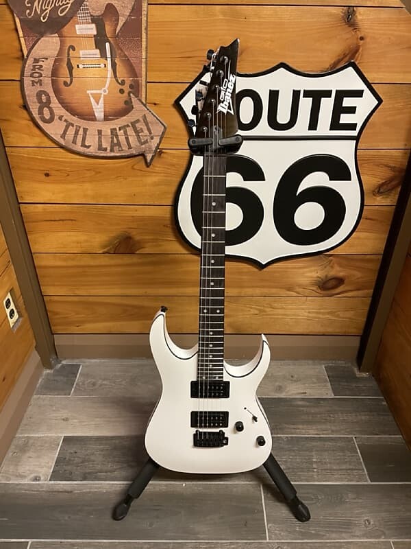 Электрогитара Ibanez Gio Electric Guitar - White
Электрогитара Ibanez Gio Electric Guitar - White