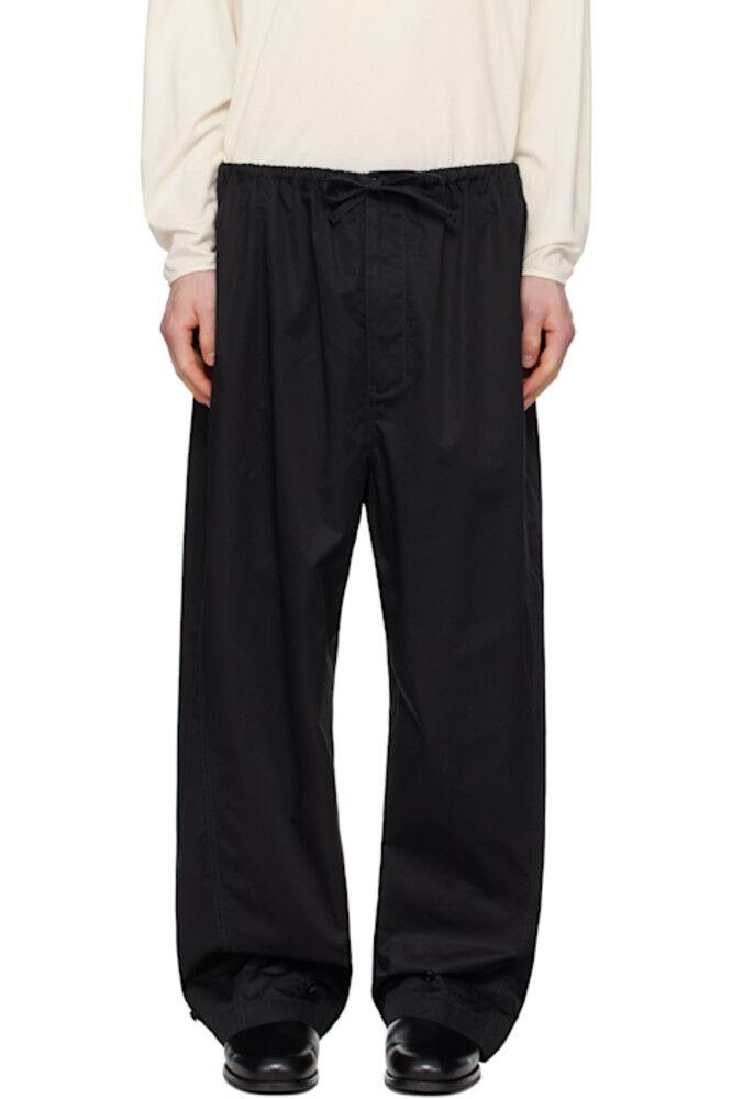 Черные перекрученные брюки LEMAIRE
Черные перекрученные брюки LEMAIRE