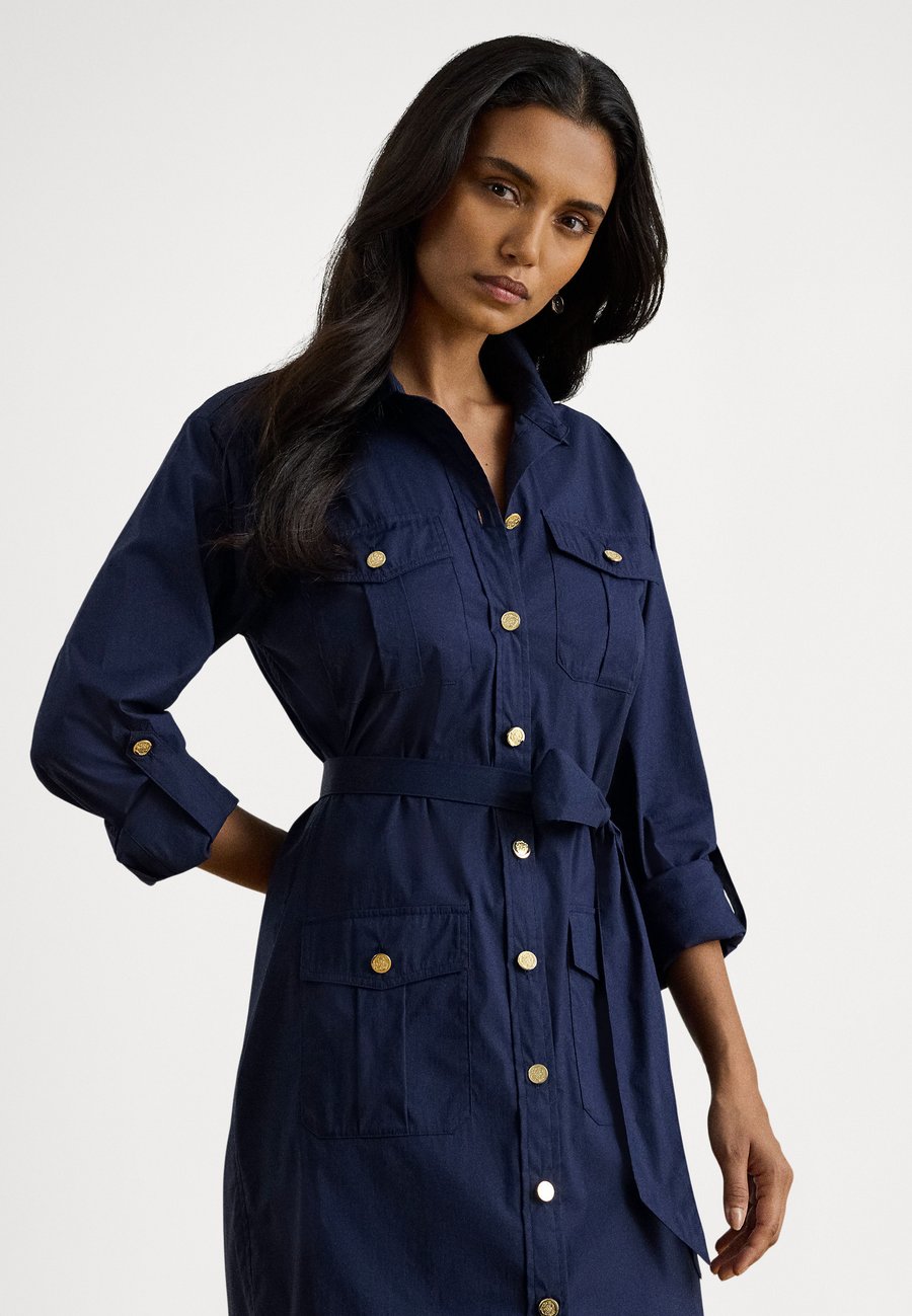 Платье Lauren Ralph Lauren COTTON-BLEND ROLL-TAB-SLEEVE SHIRTDRESS, Refined Navy/Dark Blue
Платье Lauren Ralph Lauren COTTON-BLEND ROLL-TAB-SLEEVE SHIRTDRESS, Refined Navy/Dark Blue