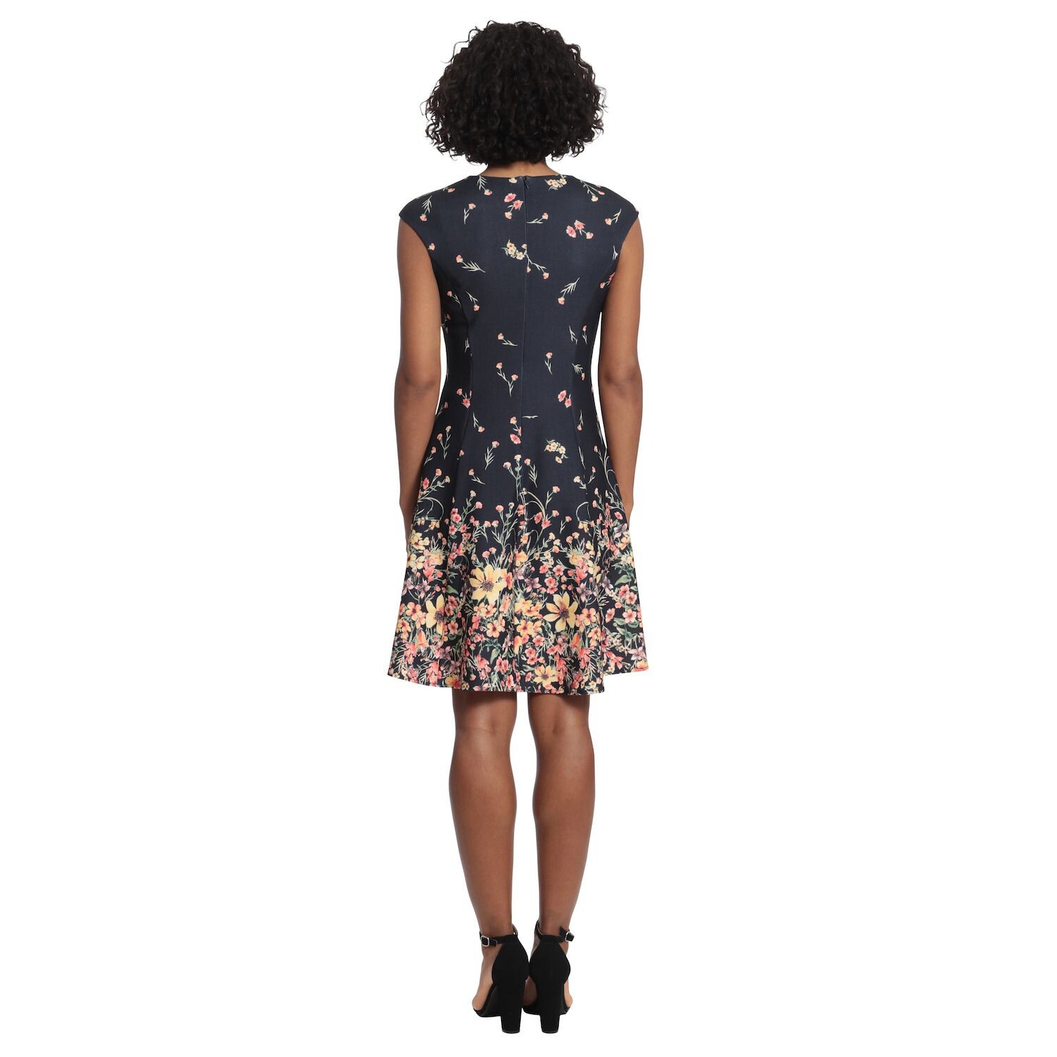 Миниатюрное расклешенное платье с короткими рукавами и цветочным принтом London Times London Times, синий/розовый
Миниатюрное расклешенное платье с короткими рукавами и цветочным принтом London Times London Times, синий/розовый