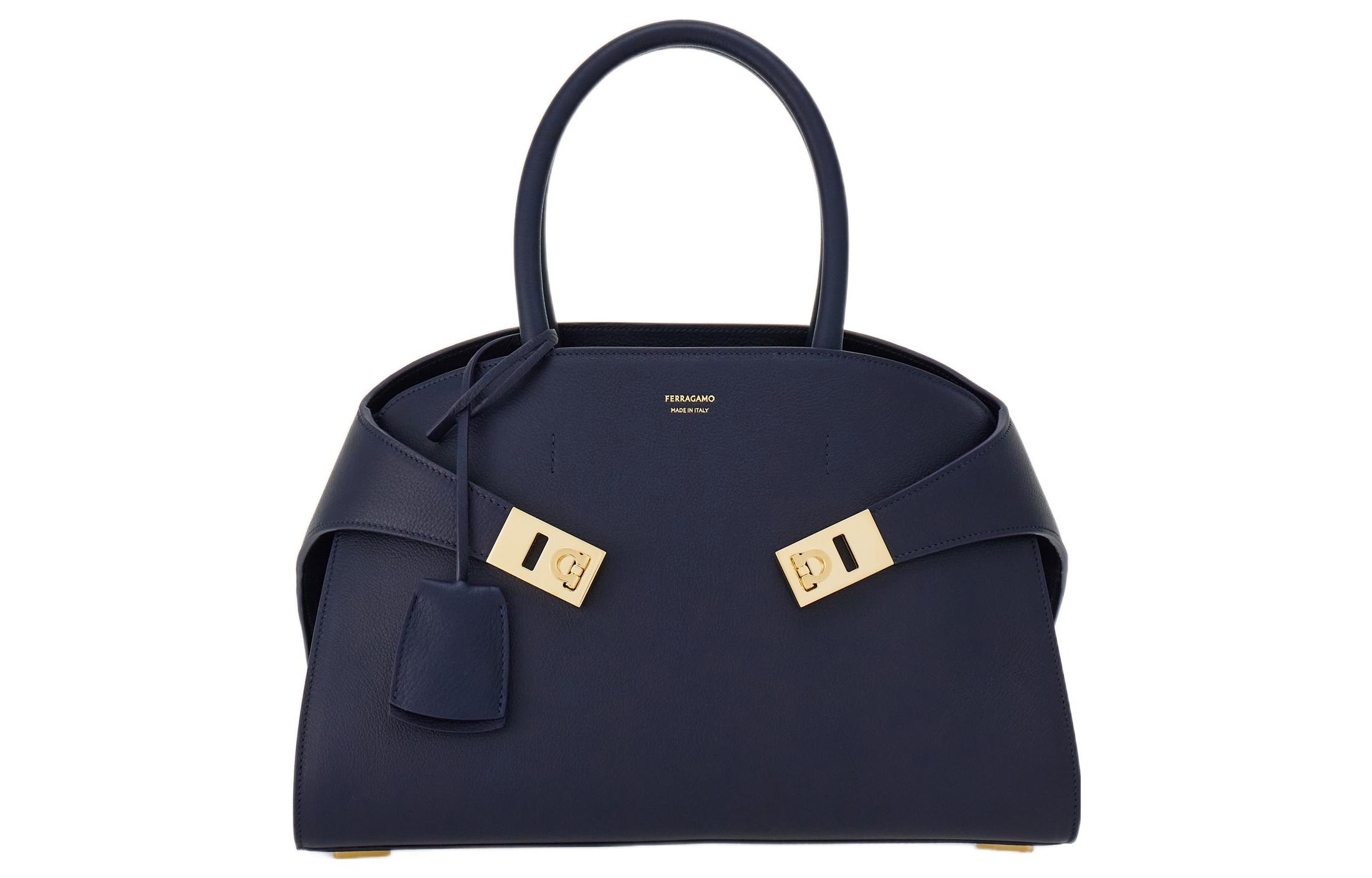 Ferragamo Кожаная сумка через плечо кросс-боди женская темно-синяя
Ferragamo Кожаная сумка через плечо кросс-боди женская темно-синяя