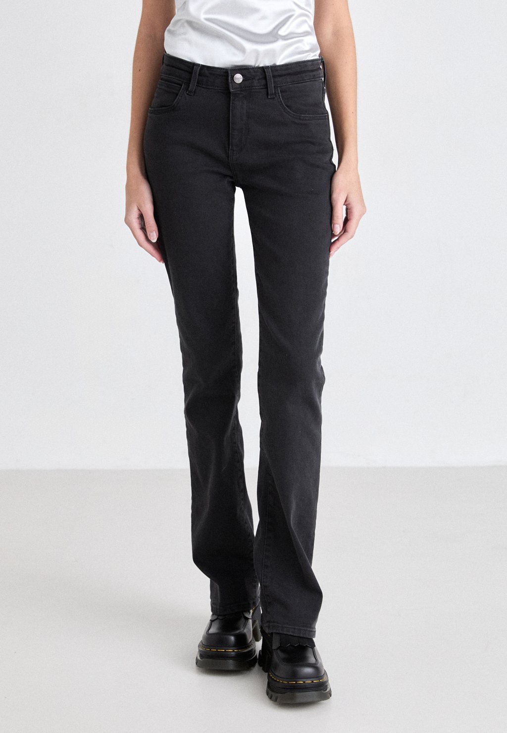 Джинсы Bootcut BOOTCUT Wrangler, черный деним
Джинсы Bootcut BOOTCUT Wrangler, черный деним