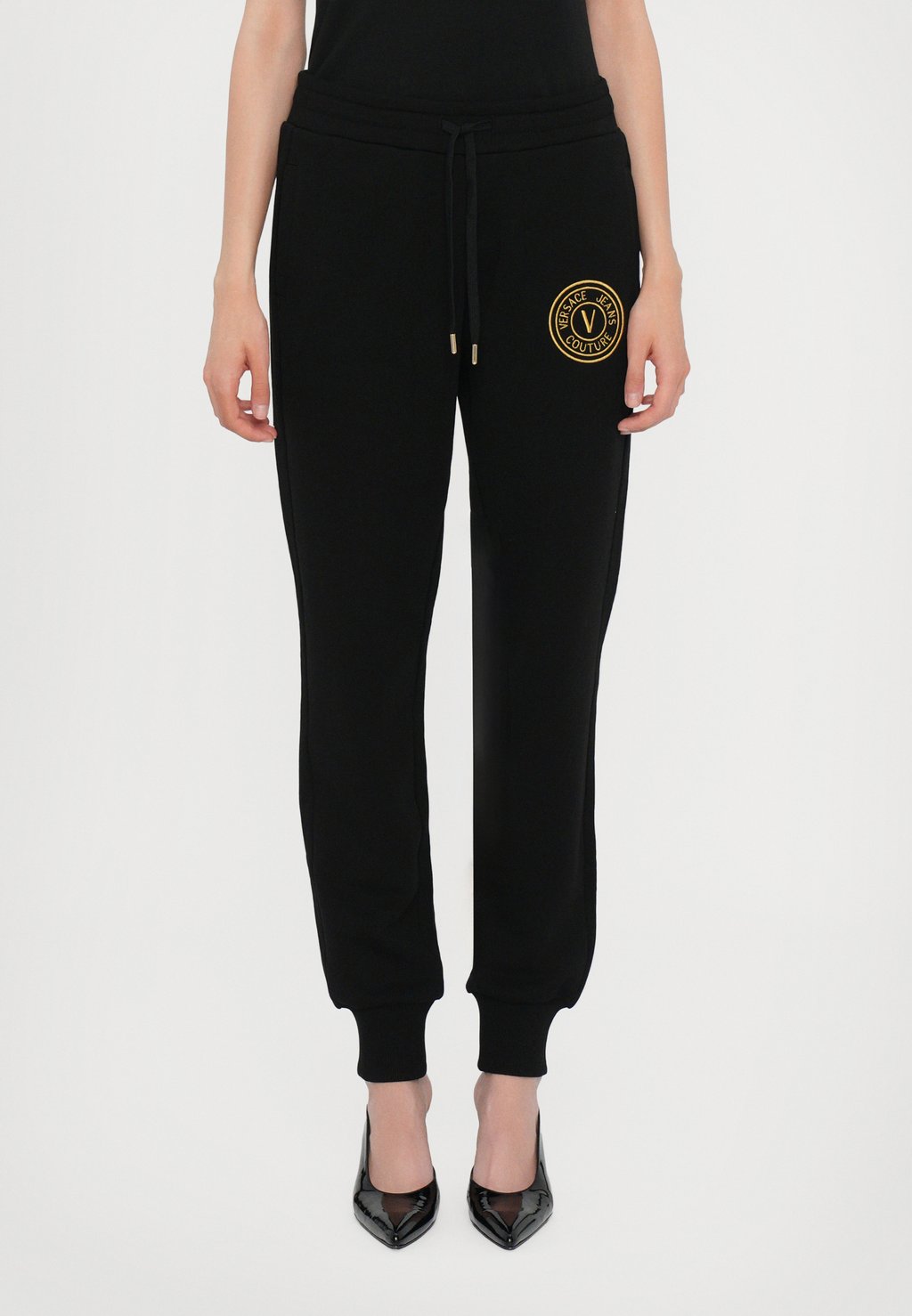 Спортивные штаны EMBLEM SMALL Versace Jeans Couture, черный
Спортивные штаны EMBLEM SMALL Versace Jeans Couture, черный