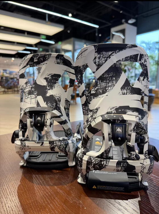 Новые крепления Burton step on w25 для мужчин и женщин, от начинающих до продвинутых, быстросъемные для сноуборда w26 черно-белые с одинарной задней пластиной, размер men's m
Новые крепления Burton step on w25 для мужчин и женщин, от начинающих до продвинутых, быстросъемные для сноуборда w26 черно-белые с одинарной задней пластиной, размер men's m