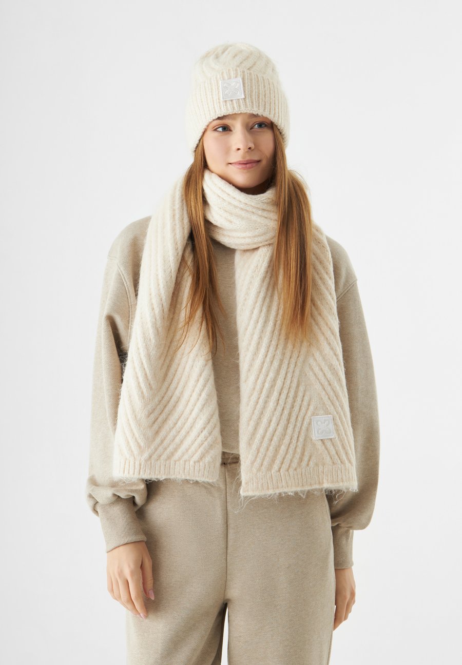 Шапка Codello KUSCHELIGE, Weiß/Off-White
Шапка Codello KUSCHELIGE, Weiß/Off-White