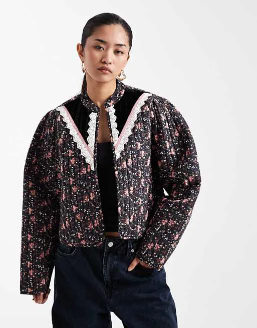 Черный укороченный пиджак в викторианском стиле Miss Selfridge
Черный укороченный пиджак в викторианском стиле Miss Selfridge