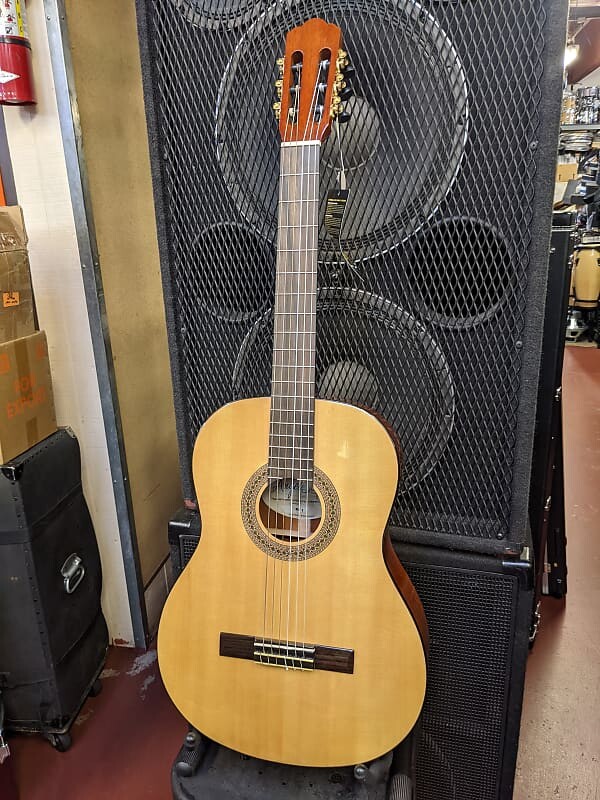 Акустическая гитара Angel Lopez Solid Spruce Top Classical Guitar - Cordoba Killer - Looks/Plays/Sounds Excellent!
Акустическая гитара Angel Lopez Solid Spruce Top Classical Guitar - Cordoba Killer - Looks/Plays/Sounds Excellent!