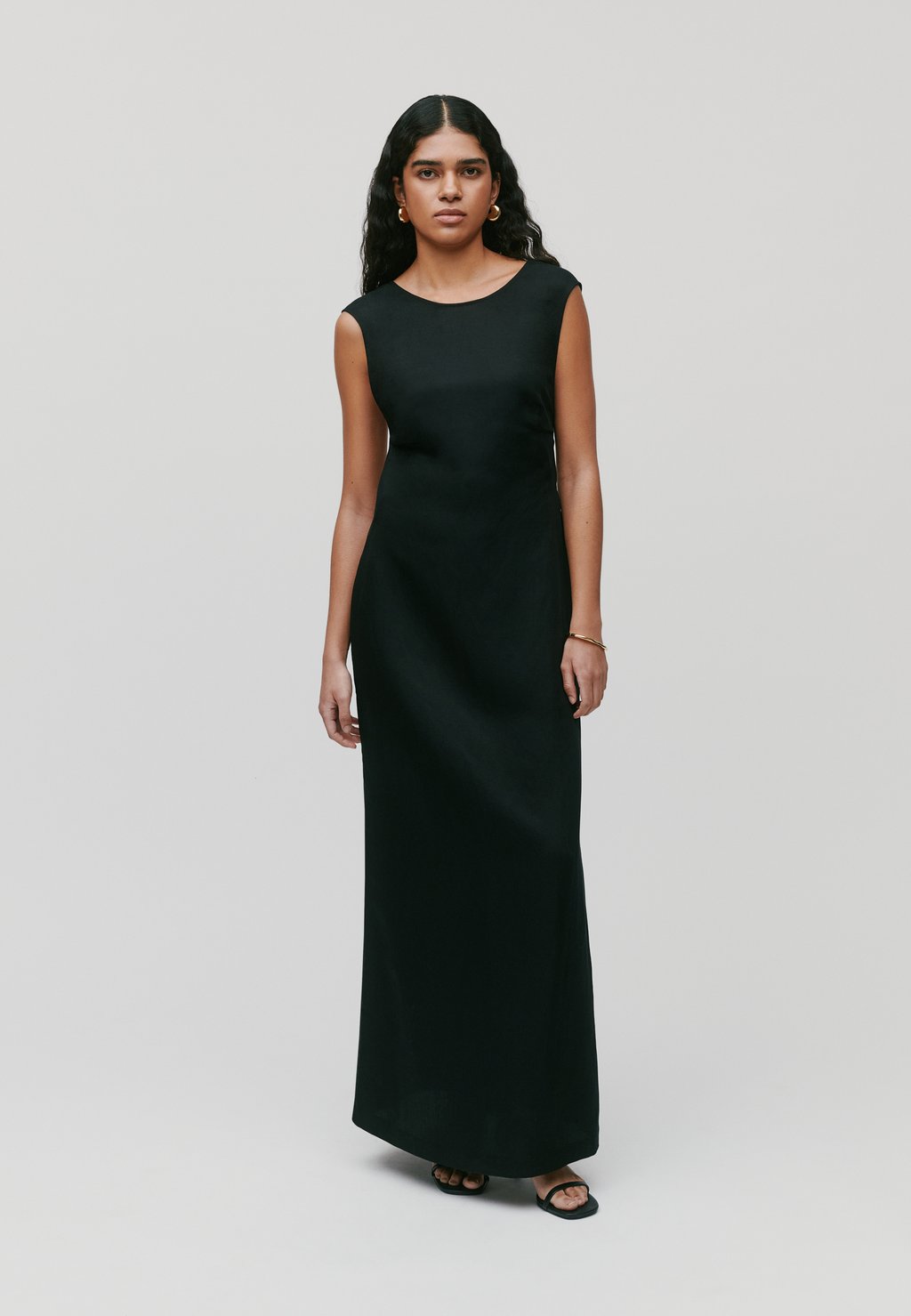 Платье макси NADEAN IVY OAK, черный
Платье макси NADEAN IVY OAK, черный