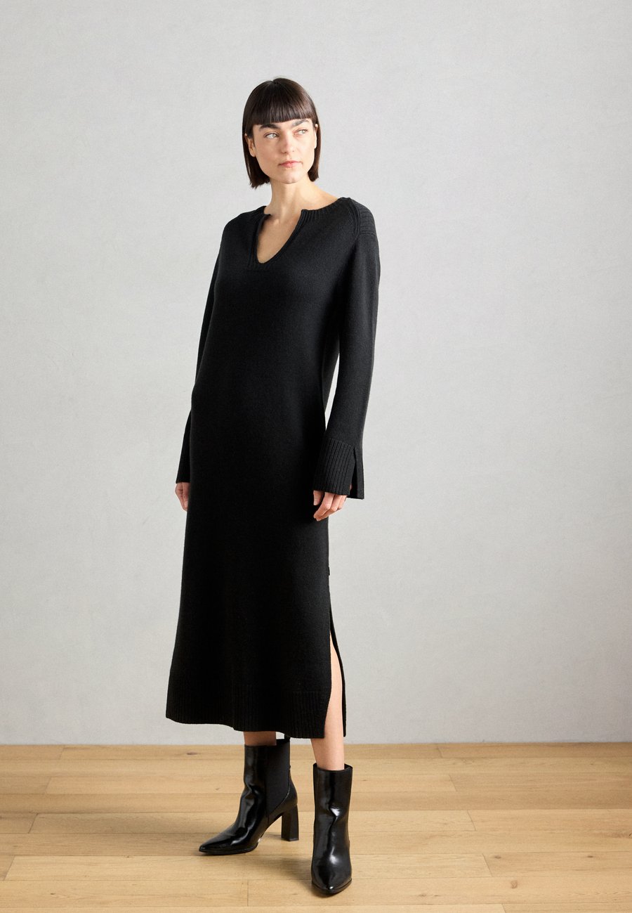 Платье Ecoalf RUBI DRESS WOMAN, Shadow Black/Black
Платье Ecoalf RUBI DRESS WOMAN, Shadow Black/Black