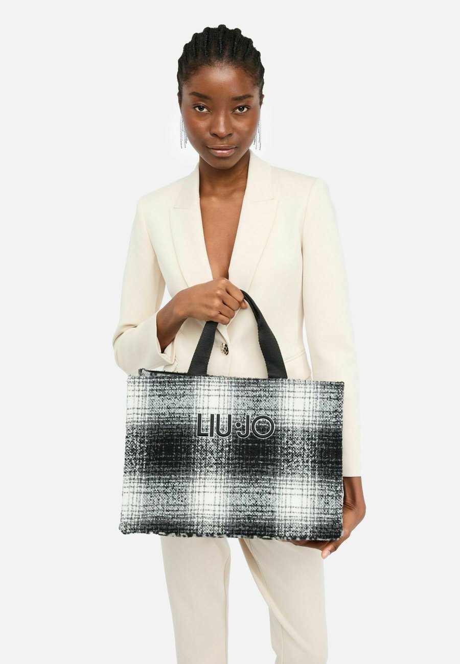 Сумка LIU JO LARGE ANIMAL-PRINT SHOPPING , Black
Сумка LIU JO LARGE ANIMAL-PRINT SHOPPING , Black