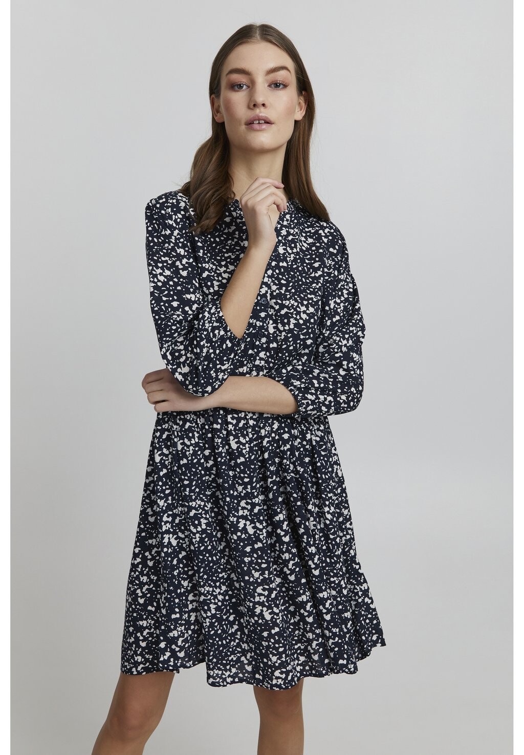 Повседневное платье Oxmo, цвет total eclipse mix
Повседневное платье Oxmo, цвет total eclipse mix