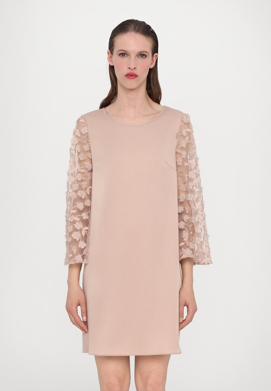 Платье Ida Sjöstedt CORALIE DRESS, Pale Mink/Light Pink
Платье Ida Sjöstedt CORALIE DRESS, Pale Mink/Light Pink