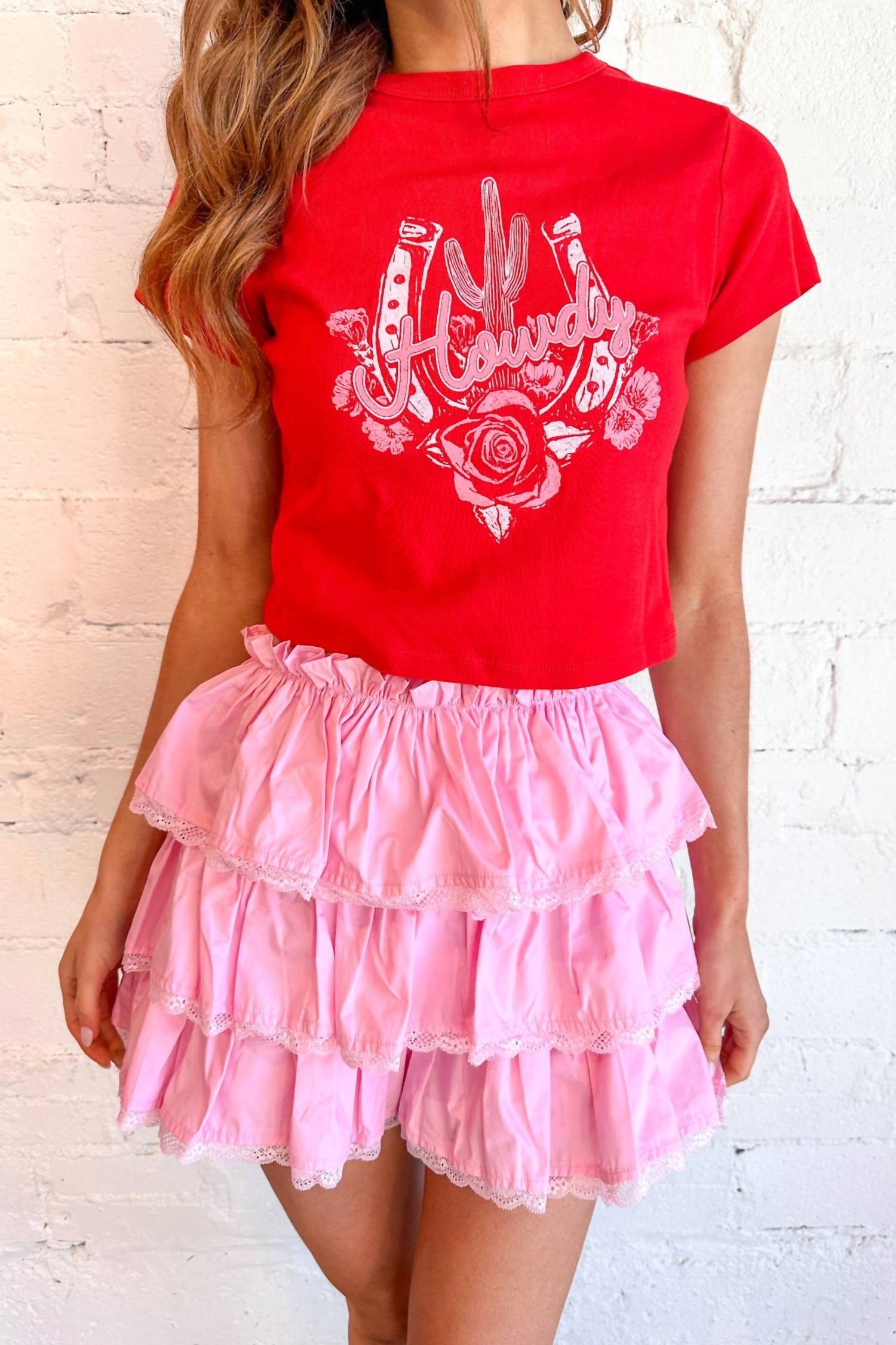 Топовые рюшевые шорты-юбка в розовом цвете Day + moon
Топовые рюшевые шорты-юбка в розовом цвете Day + moon