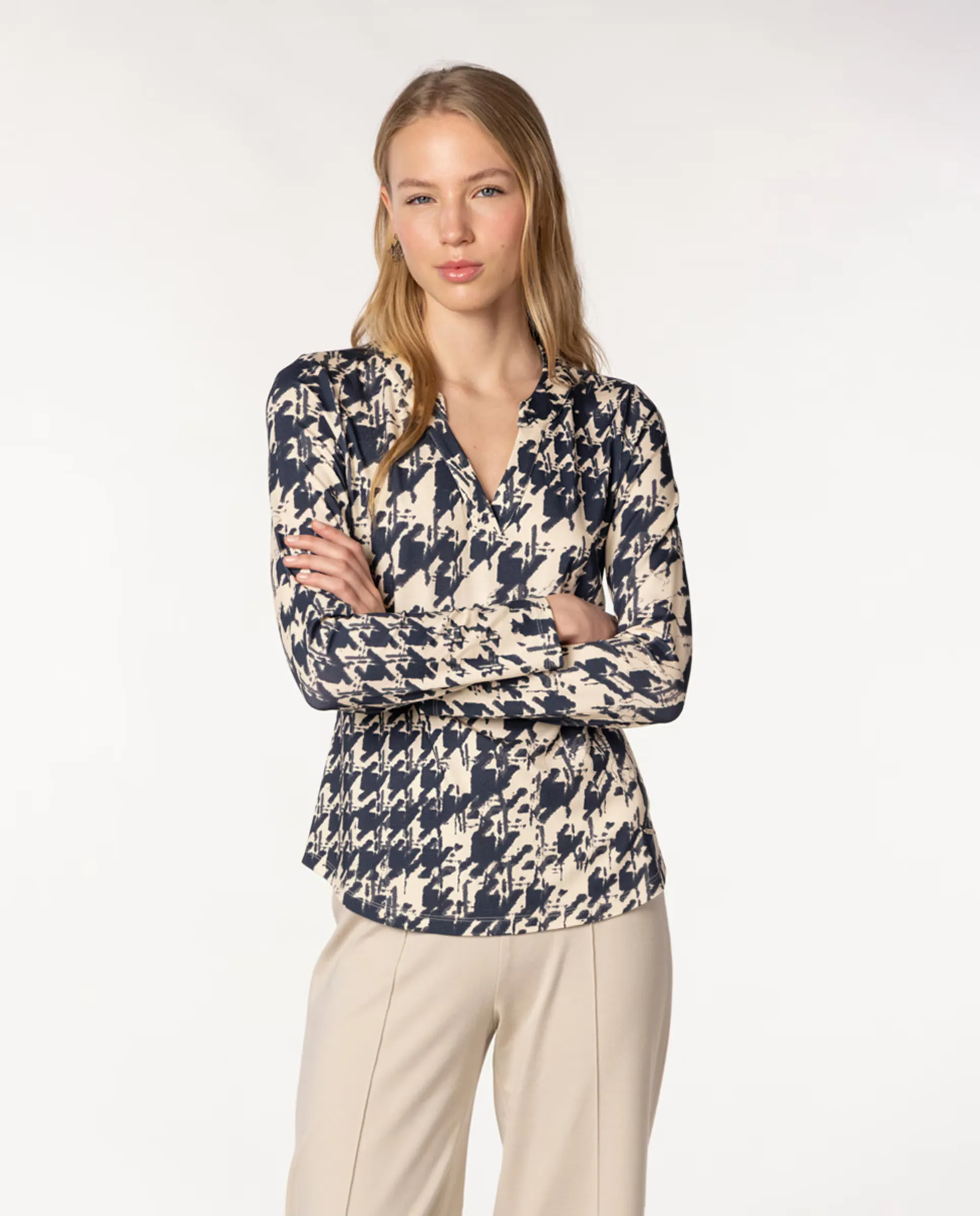 Женская футболка с узором "гусиная лапка" и воротником-стойкой Naulover, синий
Женская футболка с узором "гусиная лапка" и воротником-стойкой Naulover, синий