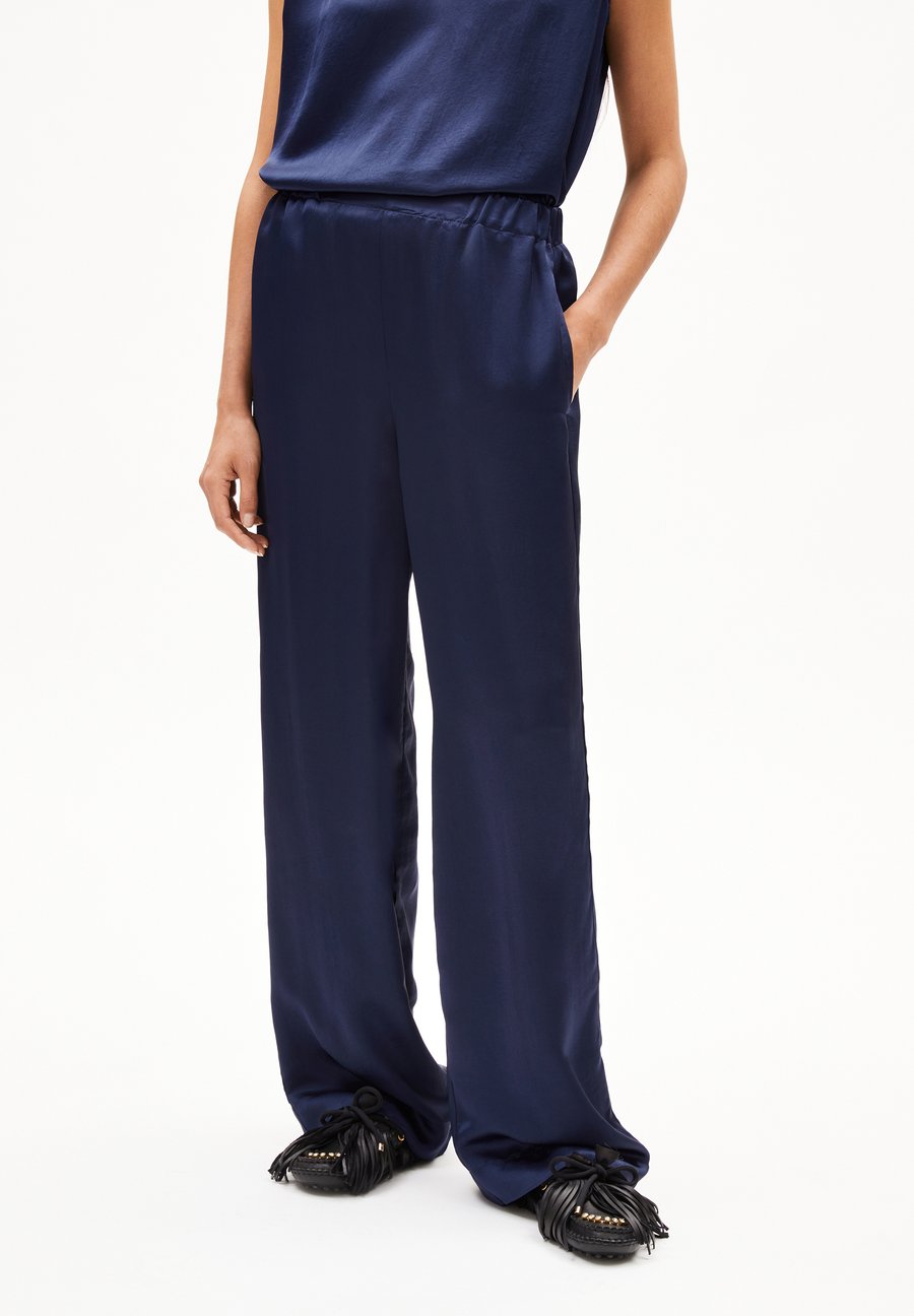 Брюки ARMEDANGELS JONVAALIE NIALAA, Tinted Navy/Beige
Брюки ARMEDANGELS JONVAALIE NIALAA, Tinted Navy/Beige