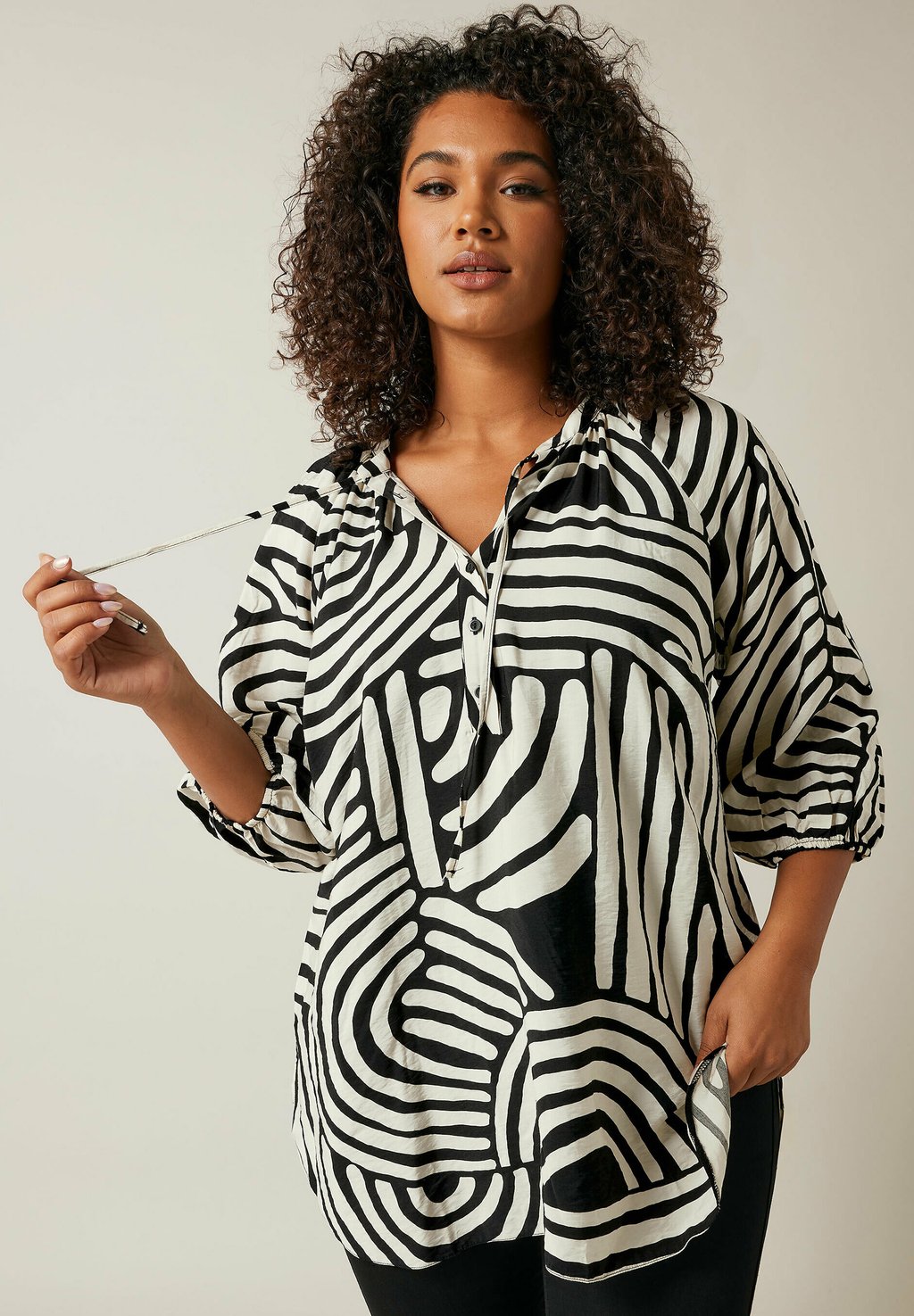 Блуза Evans, молочный
Блуза Evans, молочный