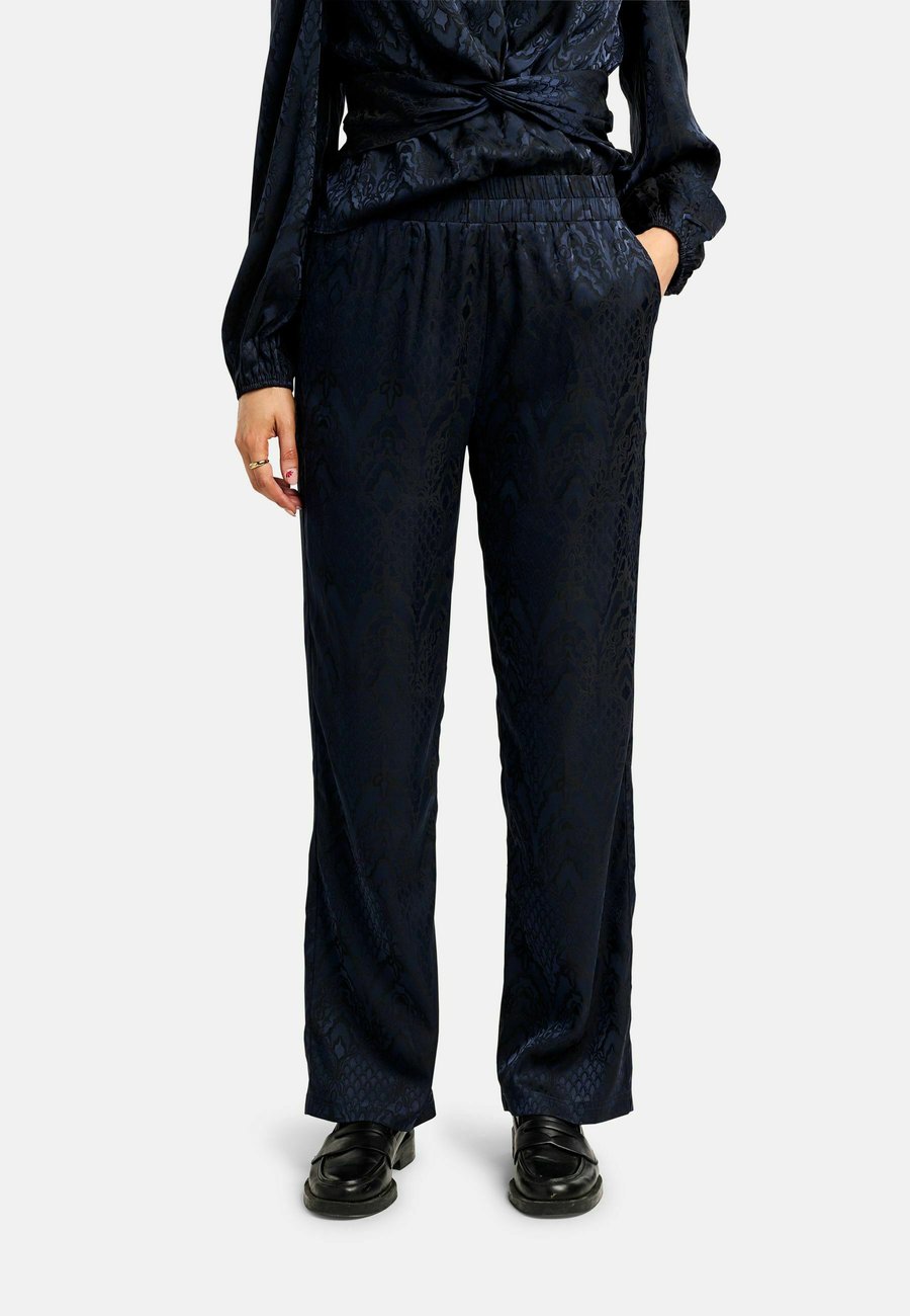 Брюки Liberté Essentiel LALA, Navy/Black/Royal Blue
Брюки Liberté Essentiel LALA, Navy/Black/Royal Blue