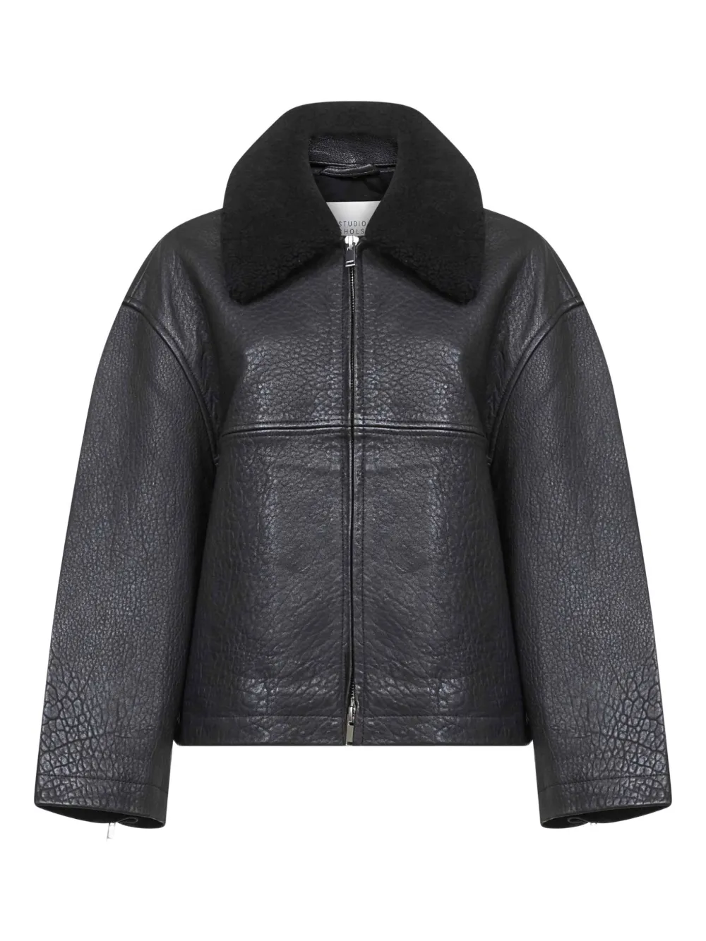 Кожаное пальто Erie на молнии с воротником из овчины Studio Nicholson, черный
Кожаное пальто Erie на молнии с воротником из овчины Studio Nicholson, черный