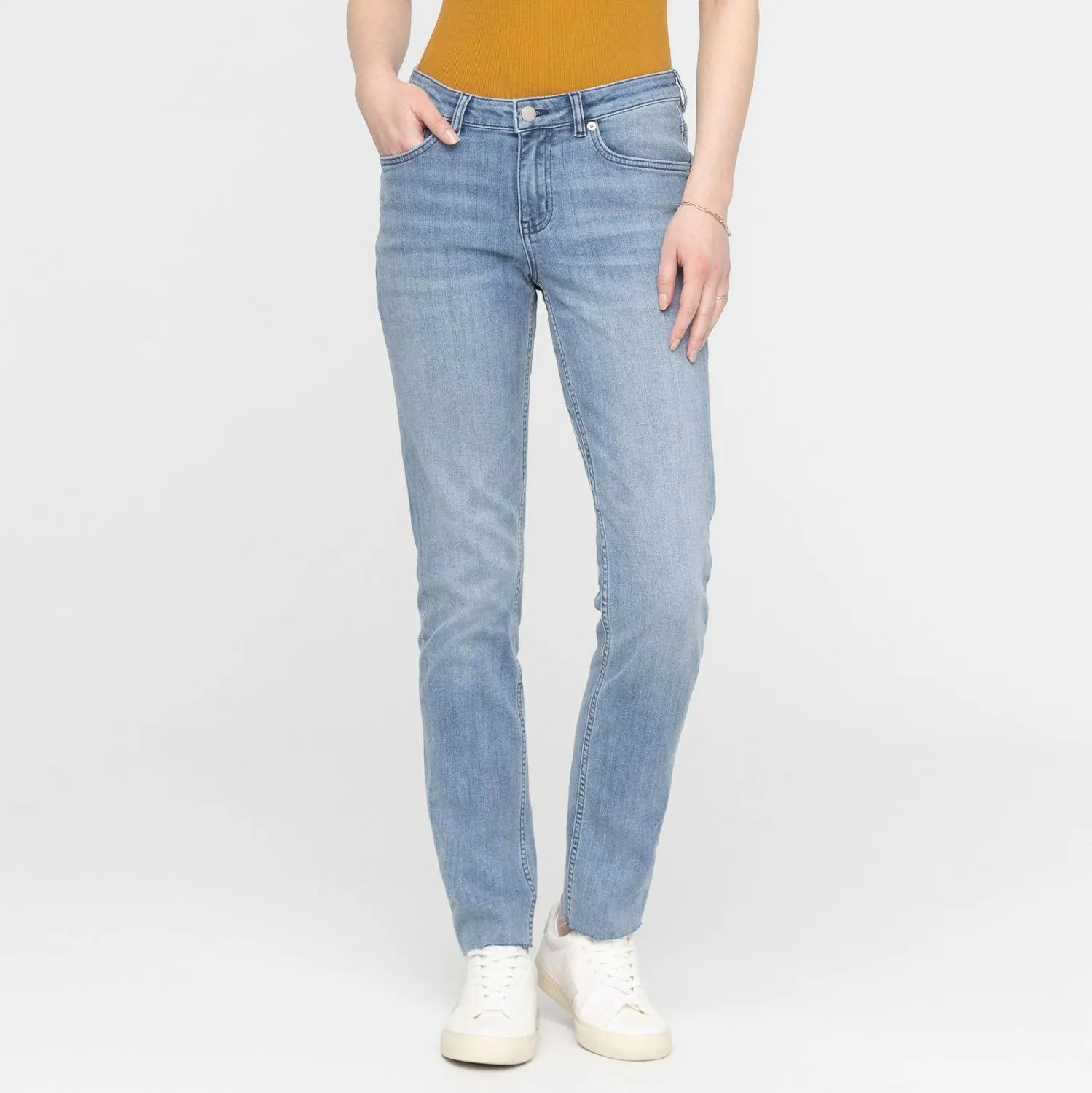 Джинсы-бойфренды из премиального денима DUER, Hazy Blue
Джинсы-бойфренды из премиального денима DUER, Hazy Blue