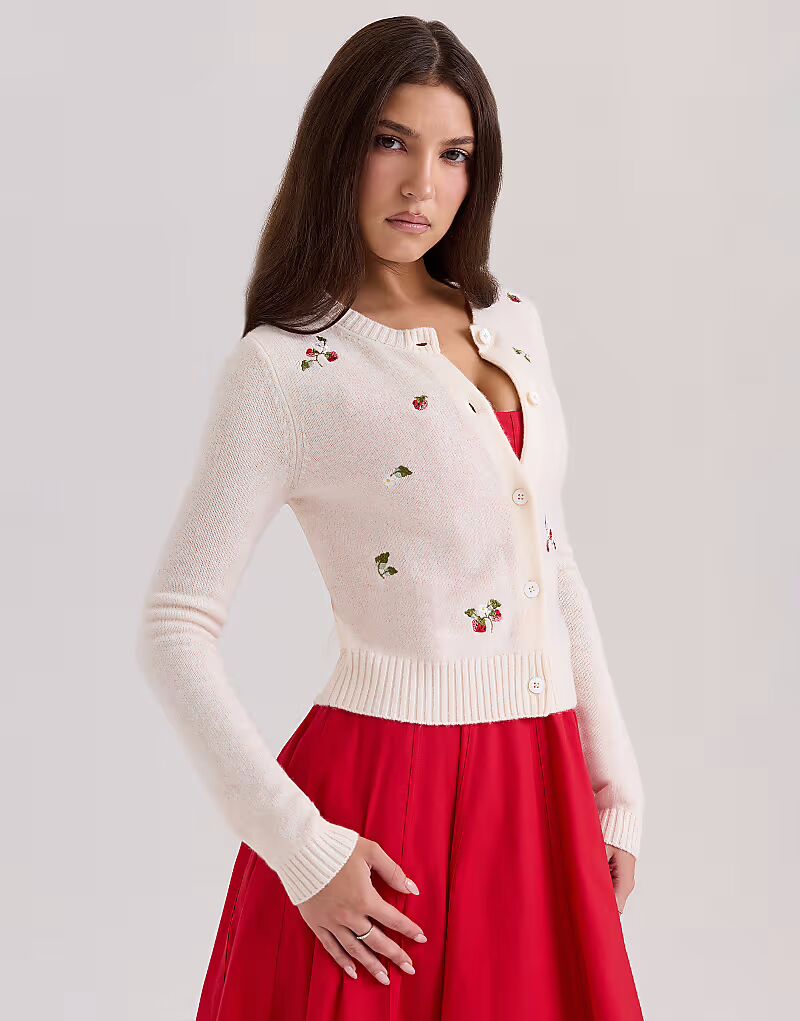 Шерстяной кардиган с вышивкой House of CB Evelina кремового цвета
Шерстяной кардиган с вышивкой House of CB Evelina кремового цвета