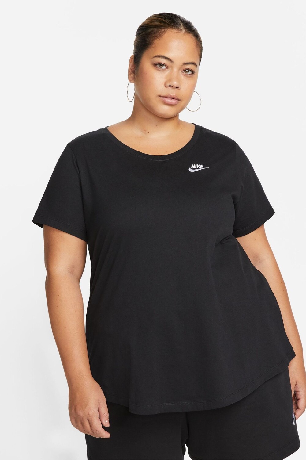 Футболка Curve Sportswear Club Essentials Nike, черный
Футболка Curve Sportswear Club Essentials Nike, черный