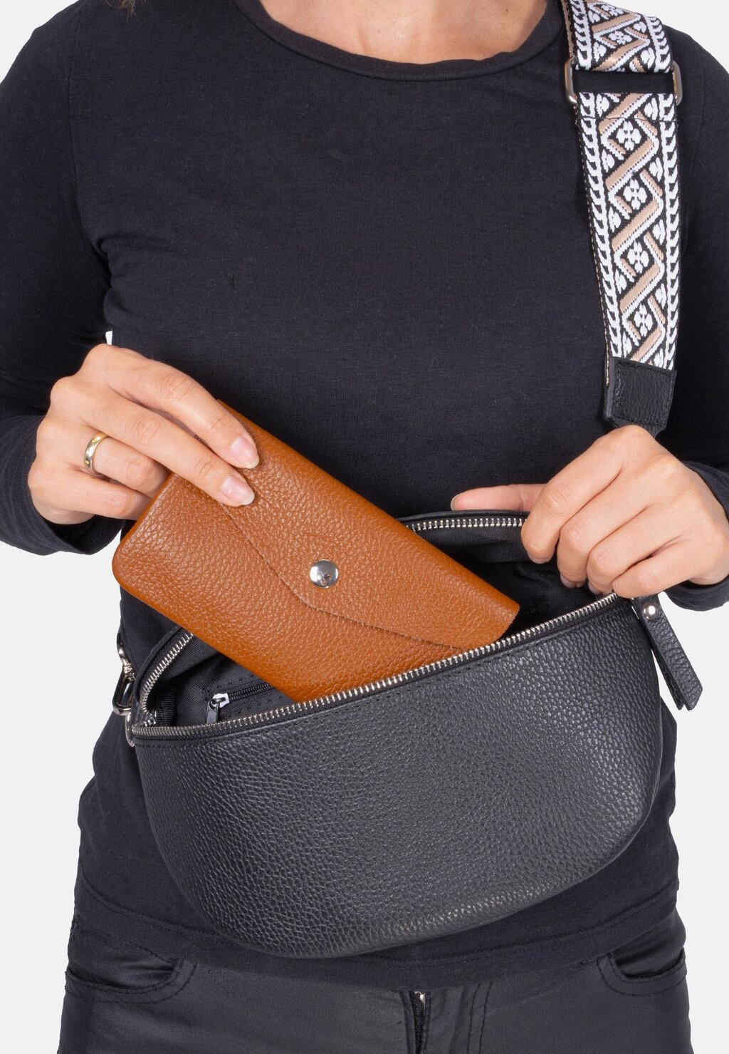 Кошелек SAKURA Seasons Of April, цвет cognac
Кошелек SAKURA Seasons Of April, цвет cognac