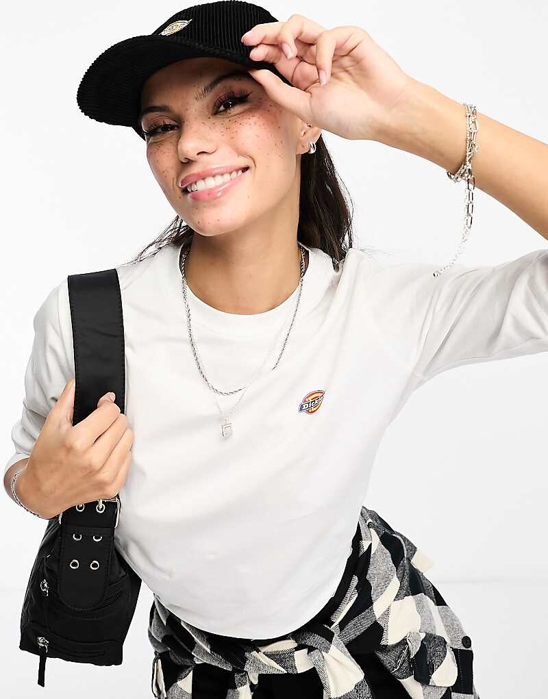 Dickies – Mapleton – Белая футболка с длинными рукавами и небольшим логотипом на груди
Dickies – Mapleton – Белая футболка с длинными рукавами и небольшим логотипом на груди