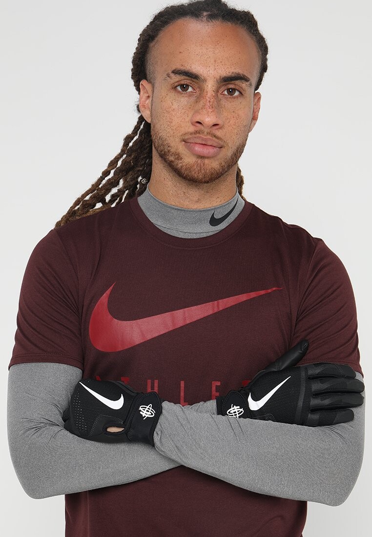 Перчатки HUARACHE EDGE GLOVE Nike, черный/черный/белый
Перчатки HUARACHE EDGE GLOVE Nike, черный/черный/белый