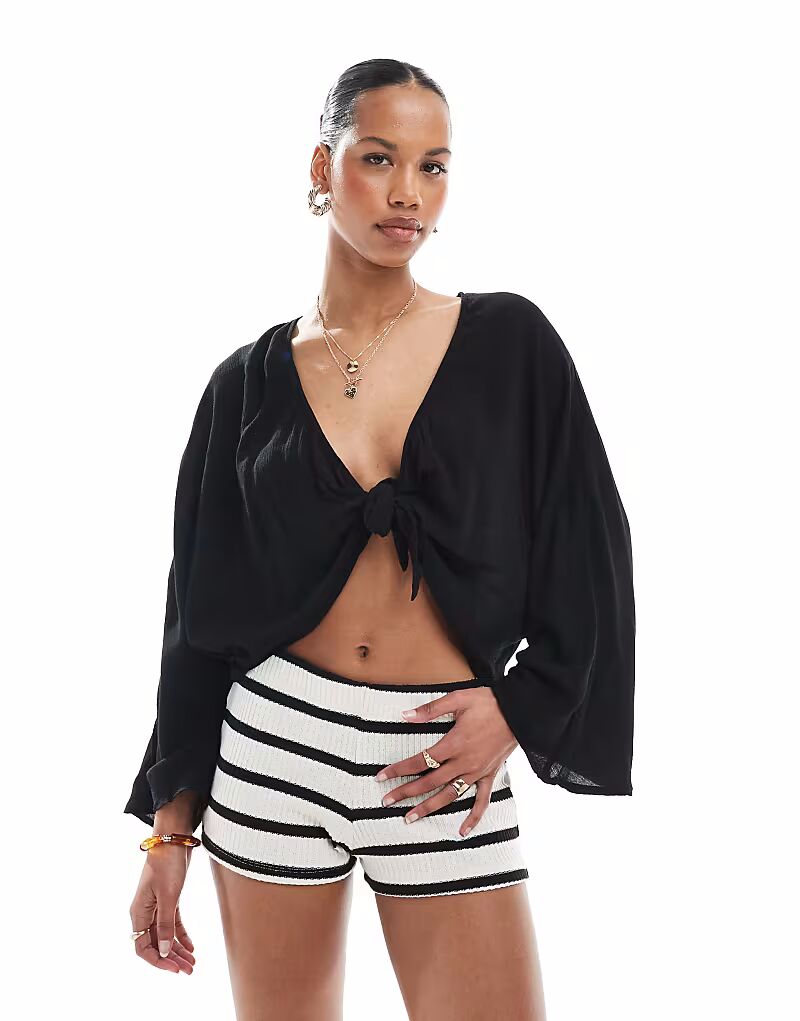 ONLY фактурный свободный топ с завязками спереди черного цвета
ONLY фактурный свободный топ с завязками спереди черного цвета