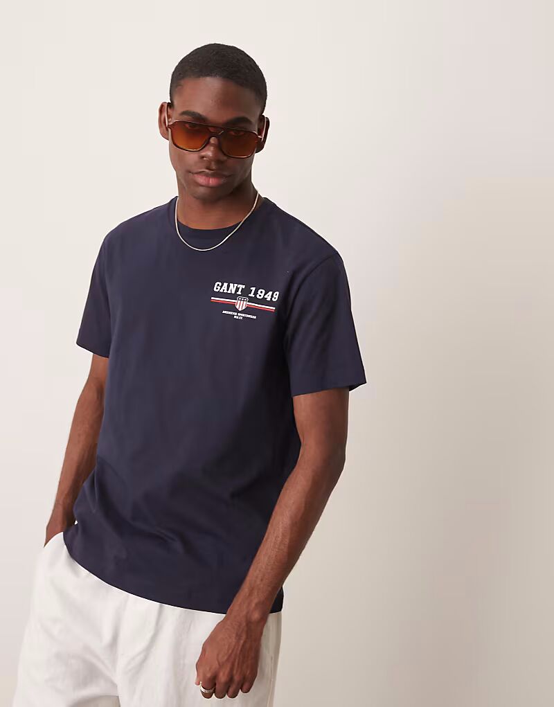 Футболка GANT с маленьким логотипом темно-синего цвета
Футболка GANT с маленьким логотипом темно-синего цвета