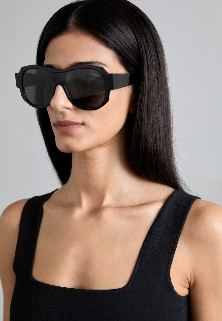 Солнцезащитные очки Thierry Lasry JAGGER, Black
Солнцезащитные очки Thierry Lasry JAGGER, Black