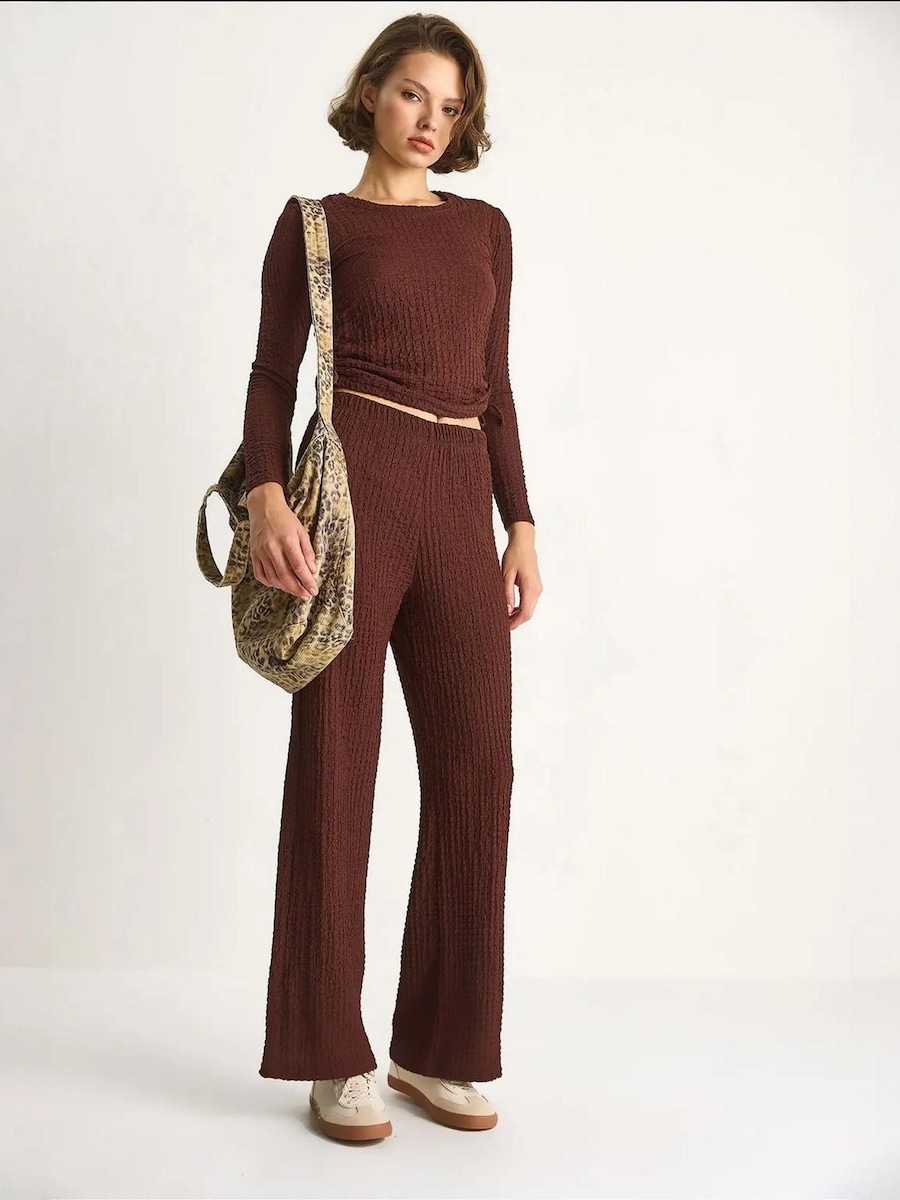 Брючный костюм Bianco Lucci, коричневый
Брючный костюм Bianco Lucci, коричневый