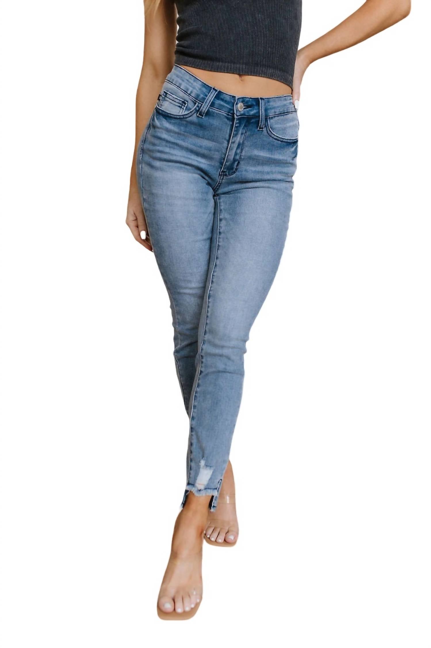 Джинсы средней посадки Cool Relaxed в цвете Light Wash Judy Blue 
Джинсы средней посадки Cool Relaxed в цвете Light Wash Judy Blue