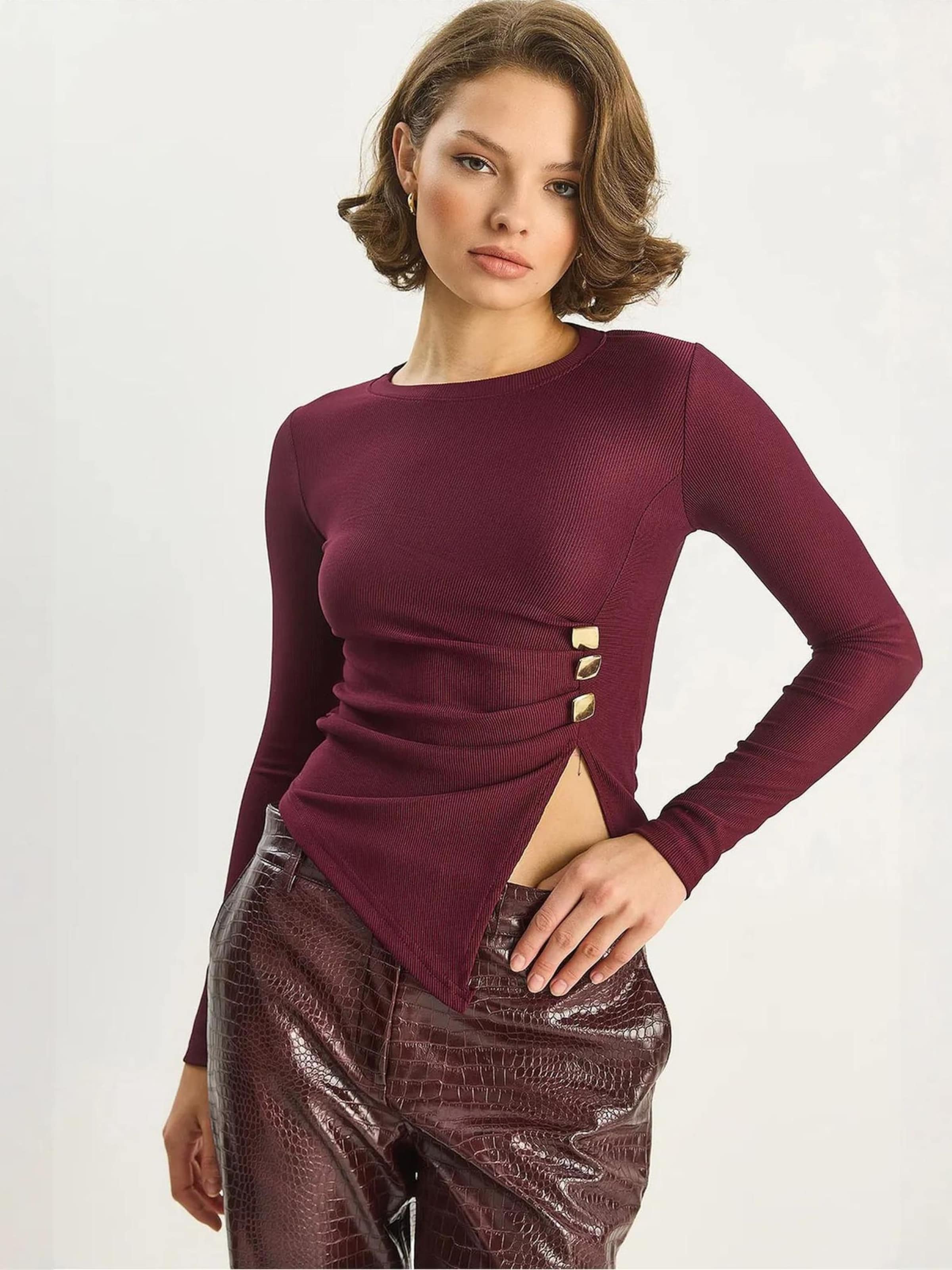 Bianco Lucci Лонгслив в бордовом цвете
Bianco Lucci Лонгслив в бордовом цвете