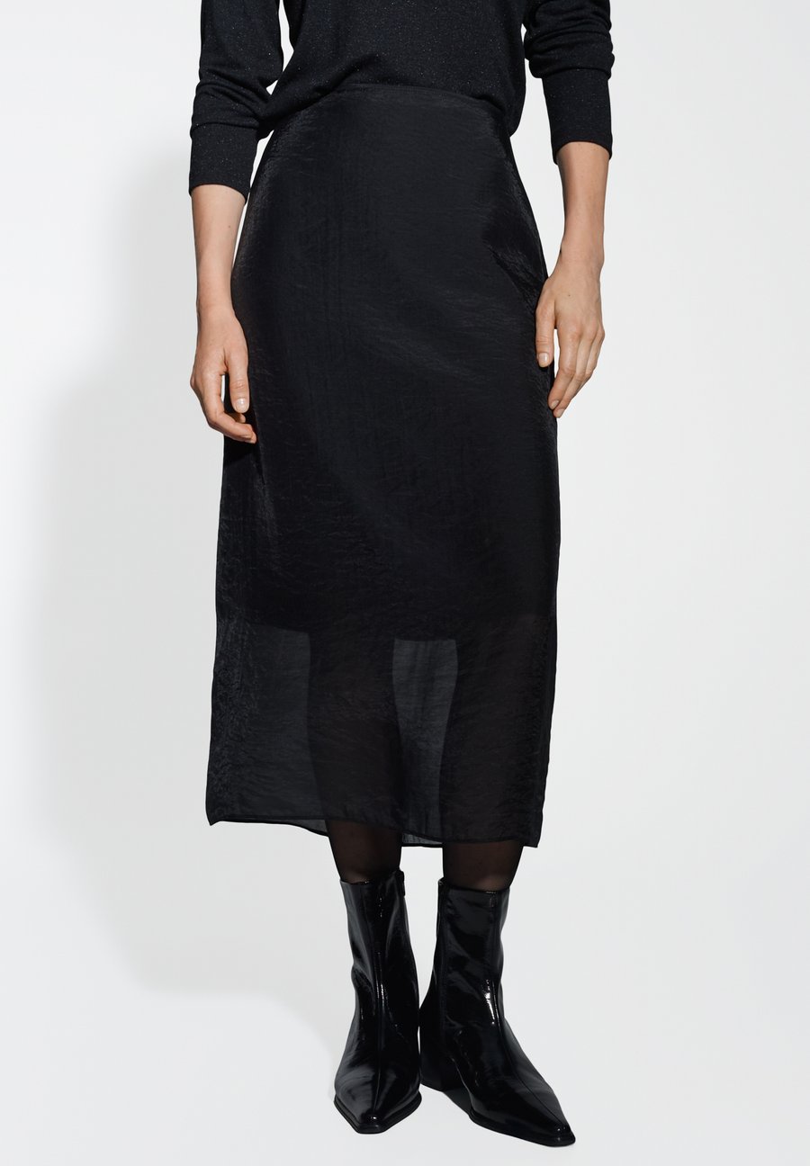 Юбка OPUS MIDI SLIM FIT STRAIGHT CUT, Black
Юбка OPUS MIDI SLIM FIT STRAIGHT CUT, Black