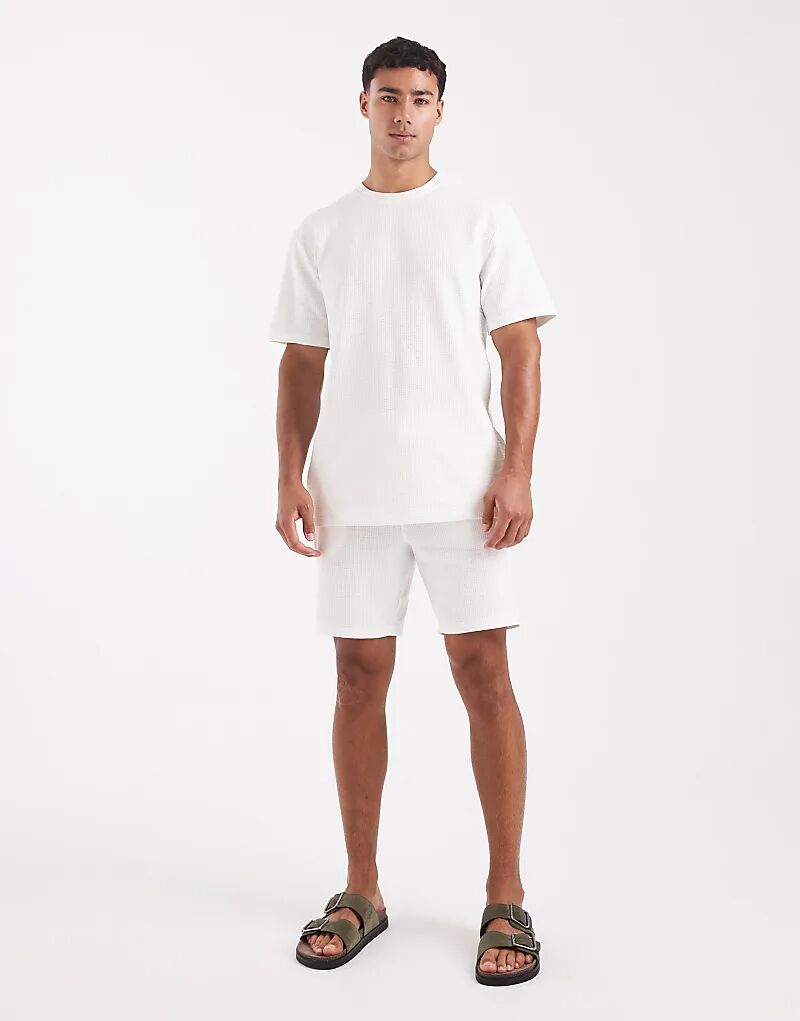 Футболка ONLY & SONS с короткими рукавами и вафельным узором белого цвета
Футболка ONLY & SONS с короткими рукавами и вафельным узором белого цвета